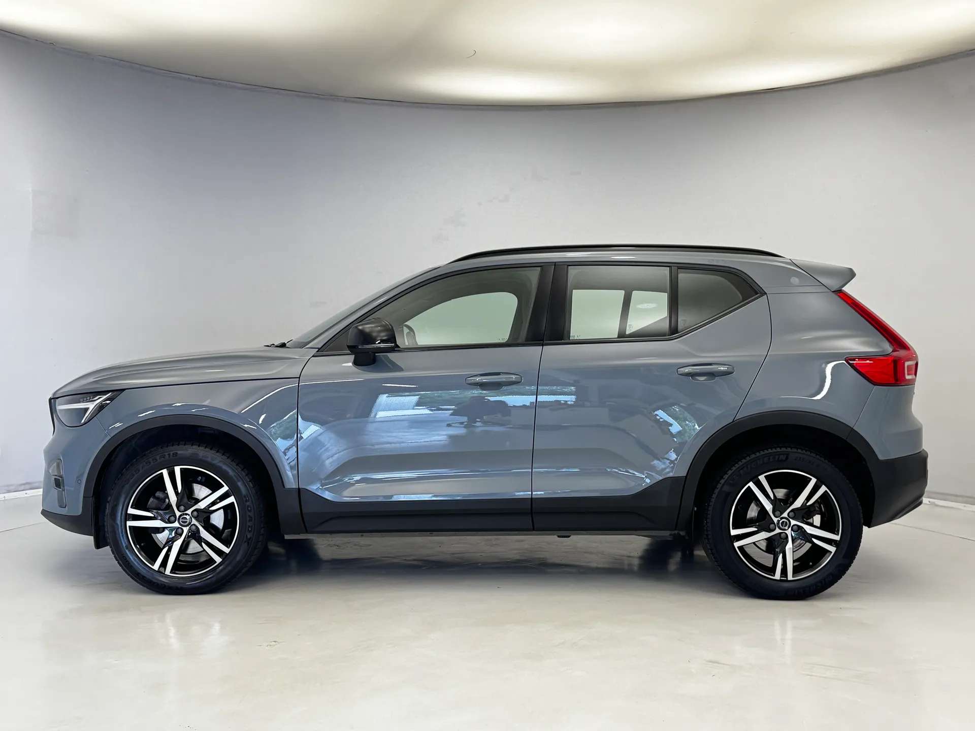 2023 VOLVO XC40 2023 VOLVO XC40