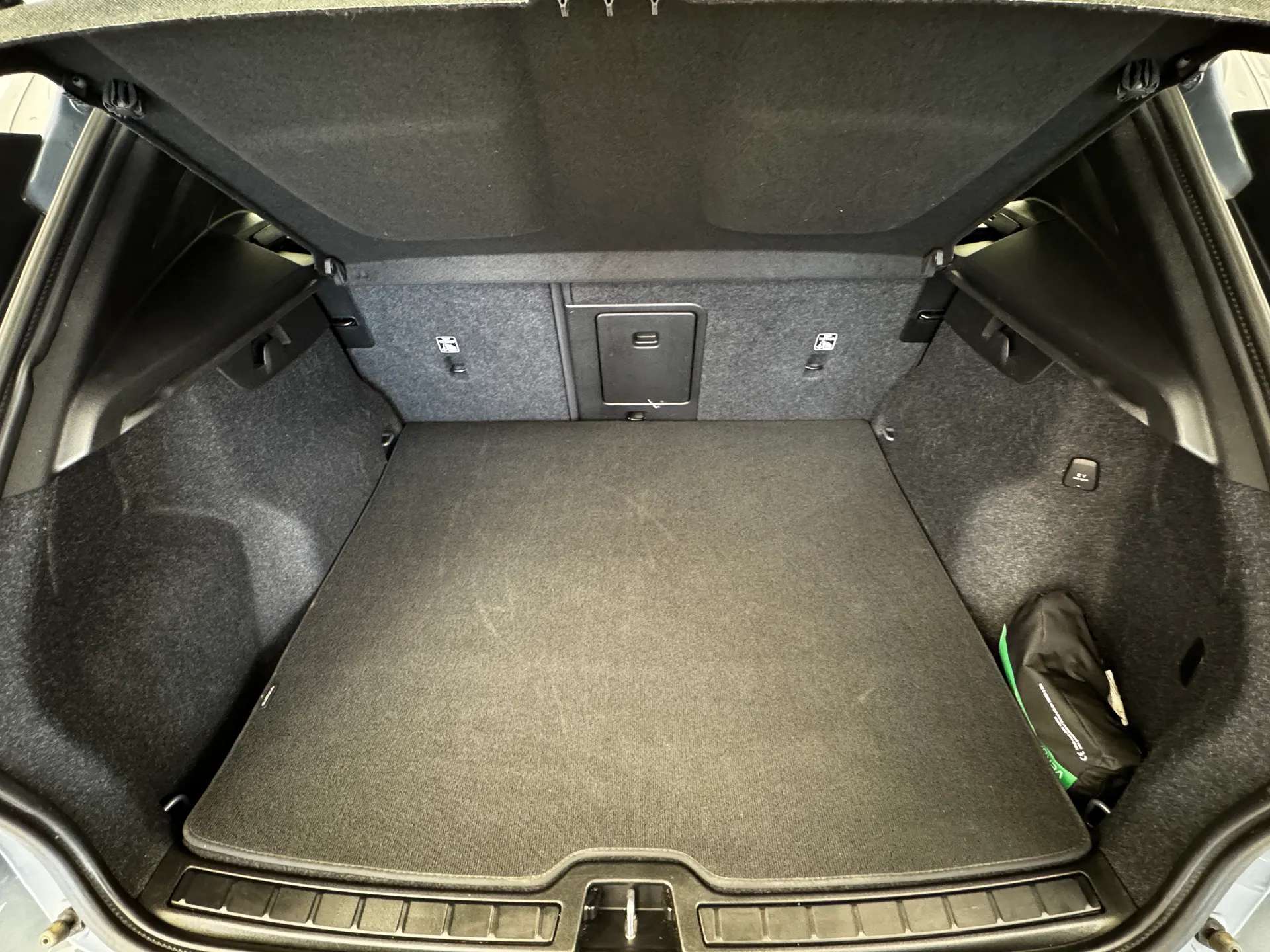 2023 VOLVO XC40 2023 VOLVO XC40