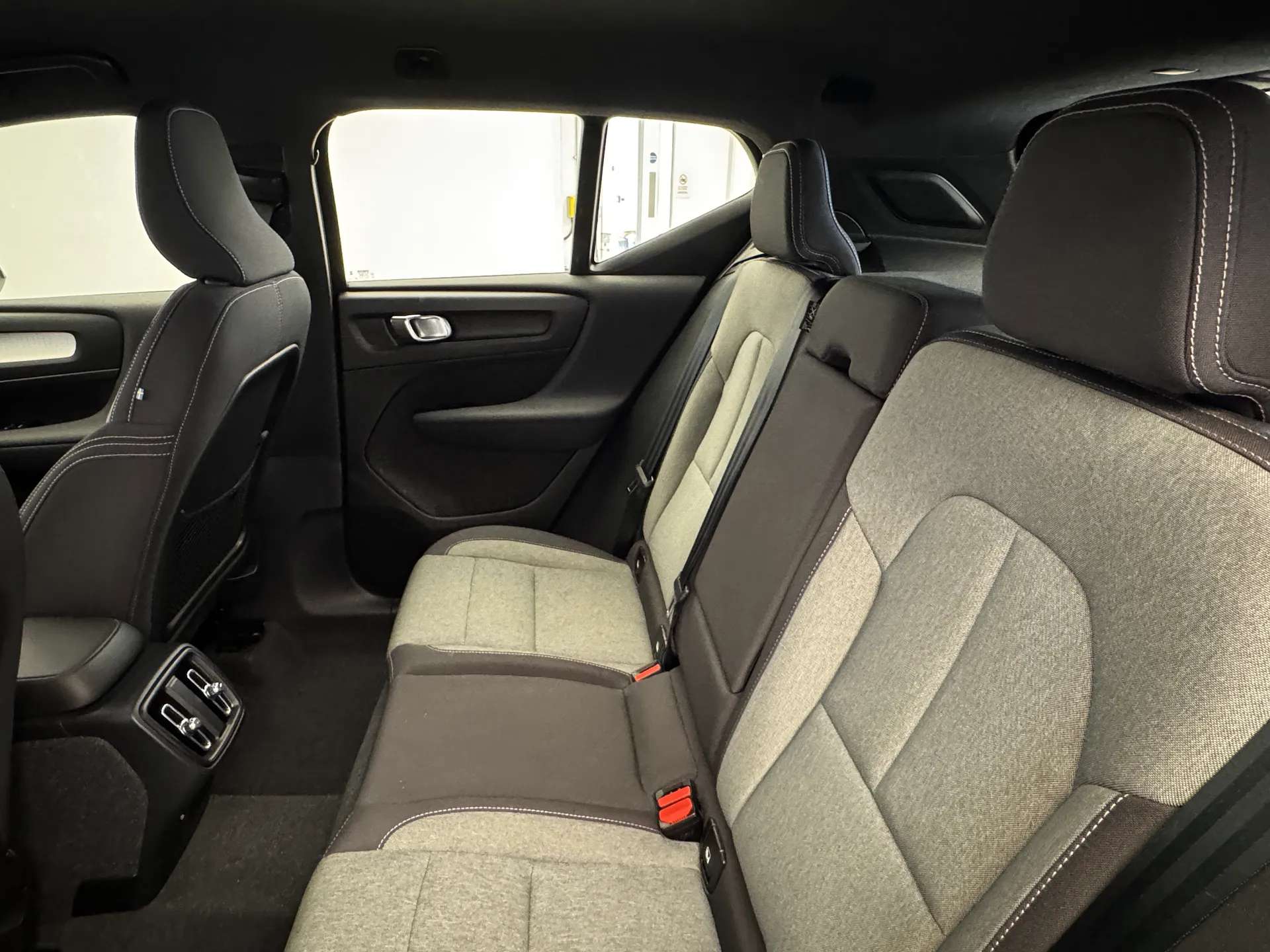 2023 VOLVO XC40 2023 VOLVO XC40