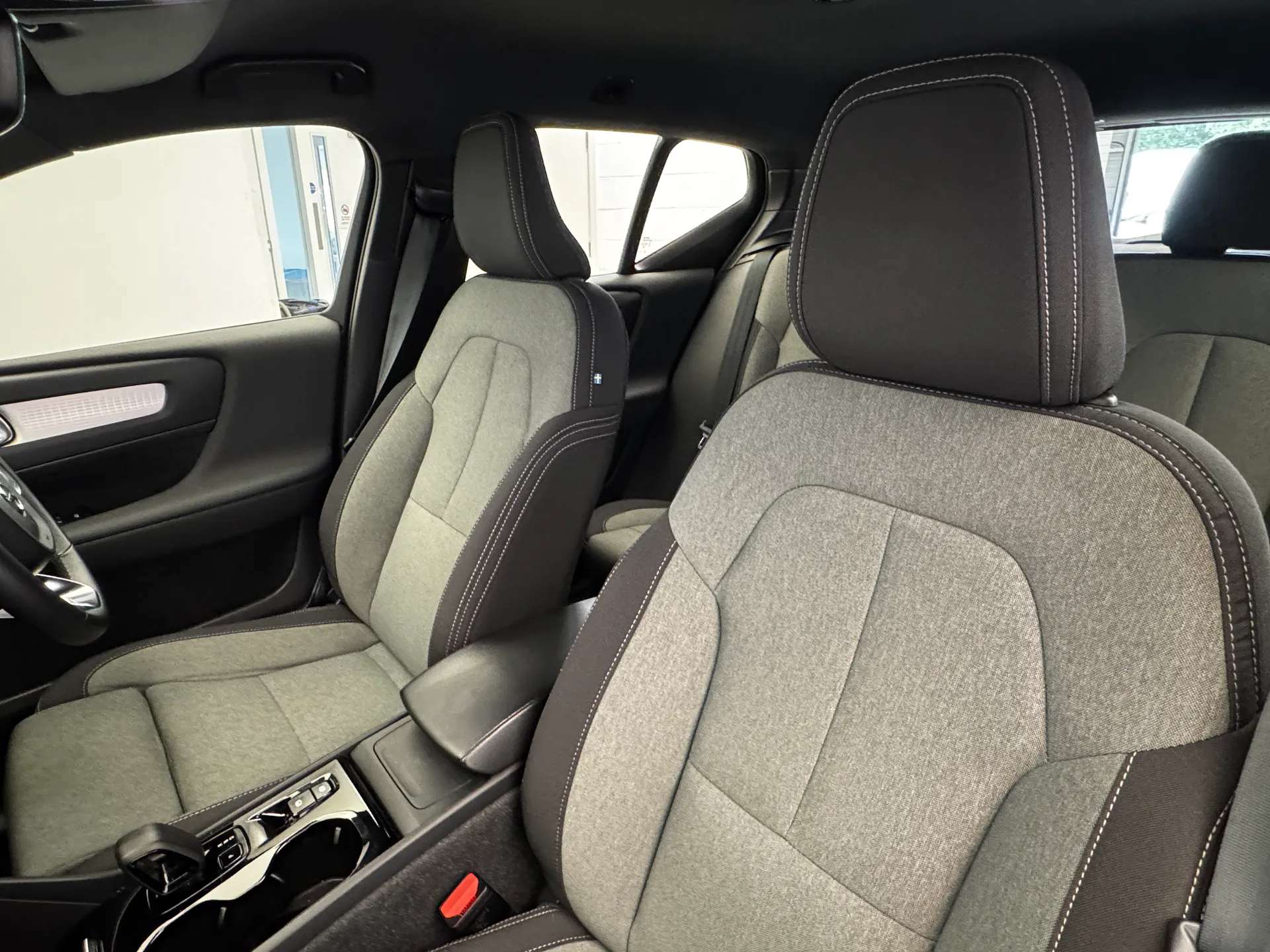 2023 VOLVO XC40 2023 VOLVO XC40