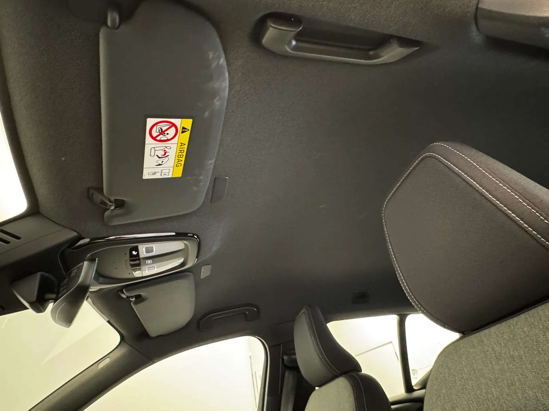 2023 VOLVO XC40 2023 VOLVO XC40