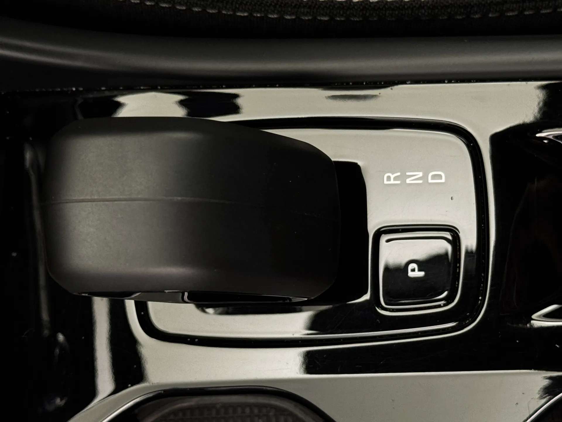2023 VOLVO XC40 2023 VOLVO XC40