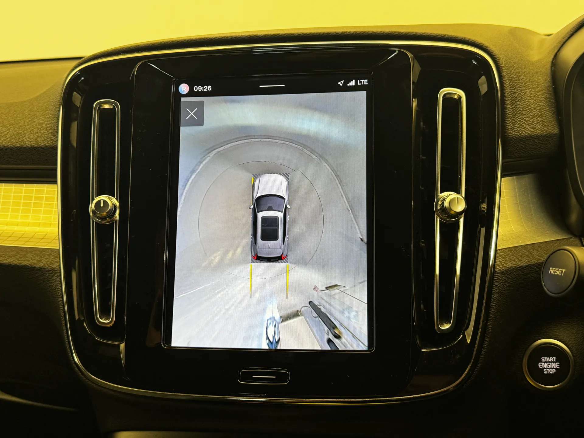 2023 VOLVO XC40 2023 VOLVO XC40