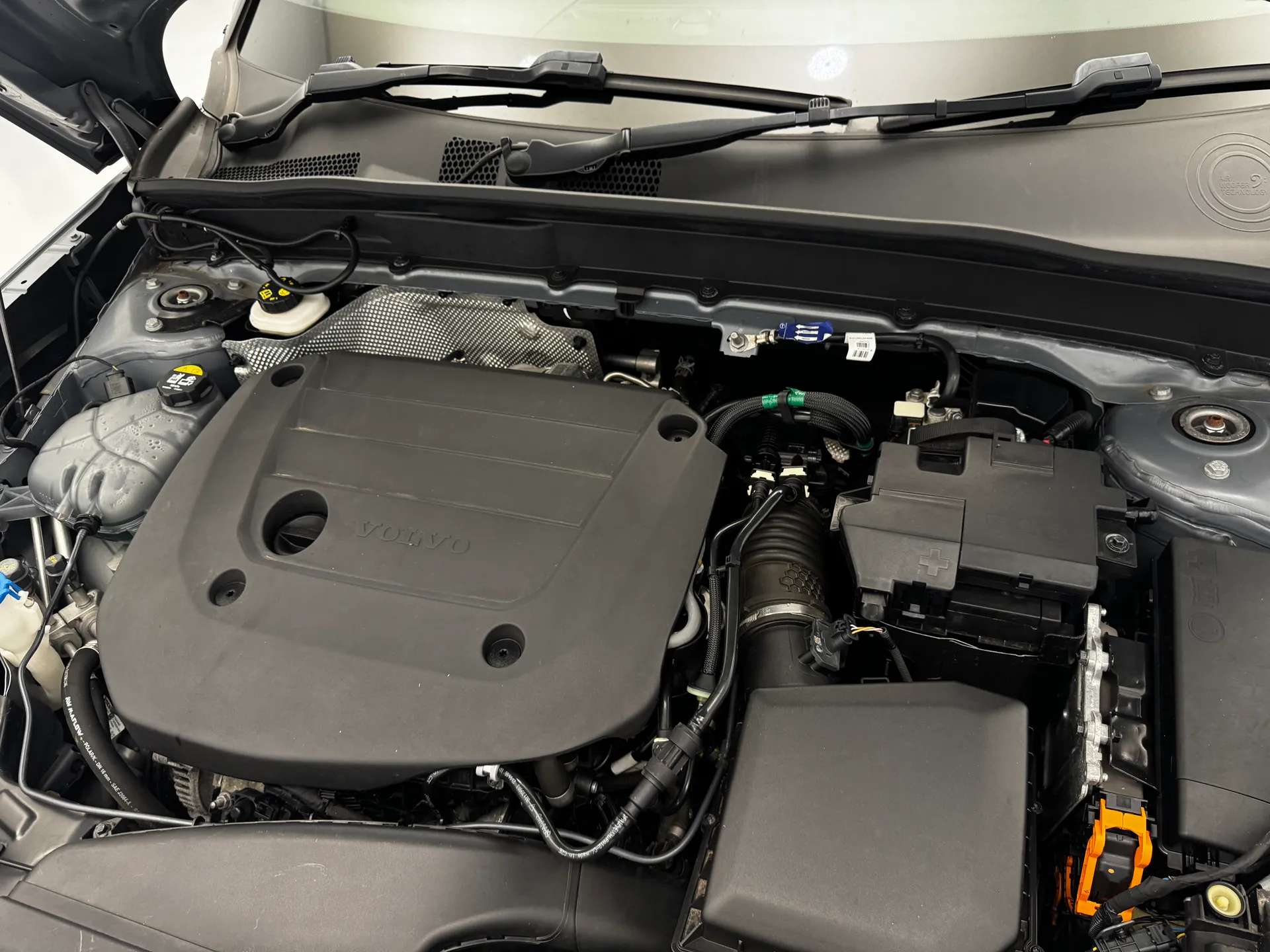 2023 VOLVO XC40 2023 VOLVO XC40