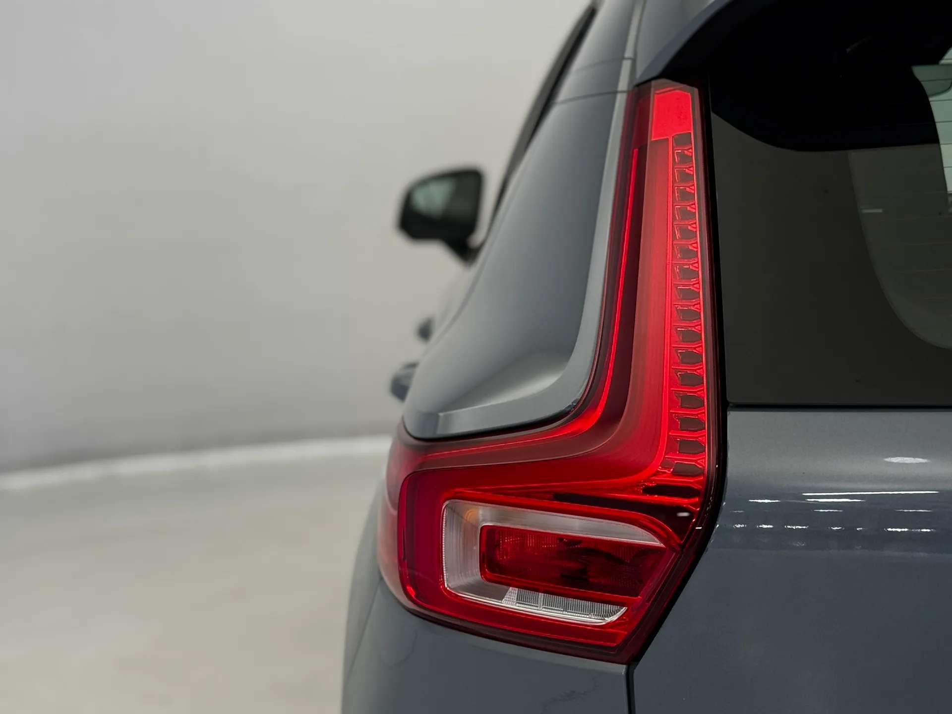 2023 VOLVO XC40 2023 VOLVO XC40