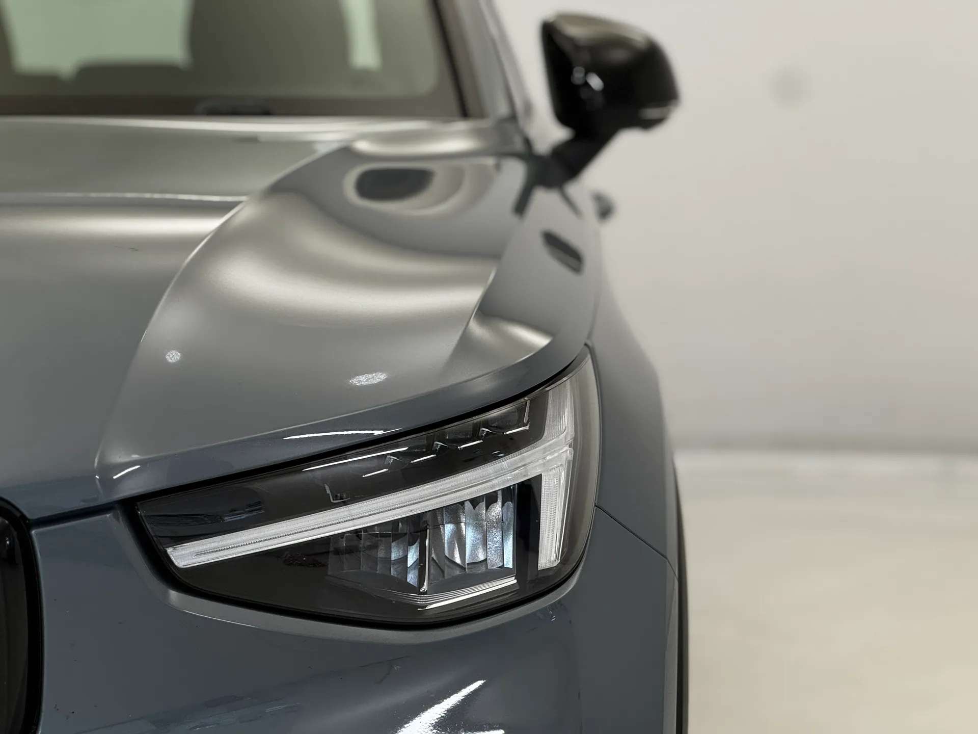2023 VOLVO XC40 2023 VOLVO XC40