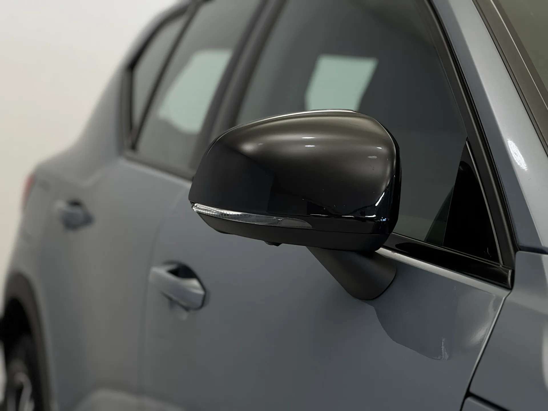 2023 VOLVO XC40 2023 VOLVO XC40