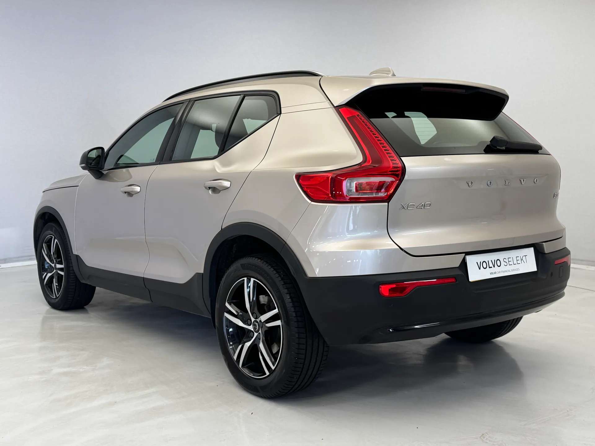 2022 VOLVO XC40 2022 VOLVO XC40