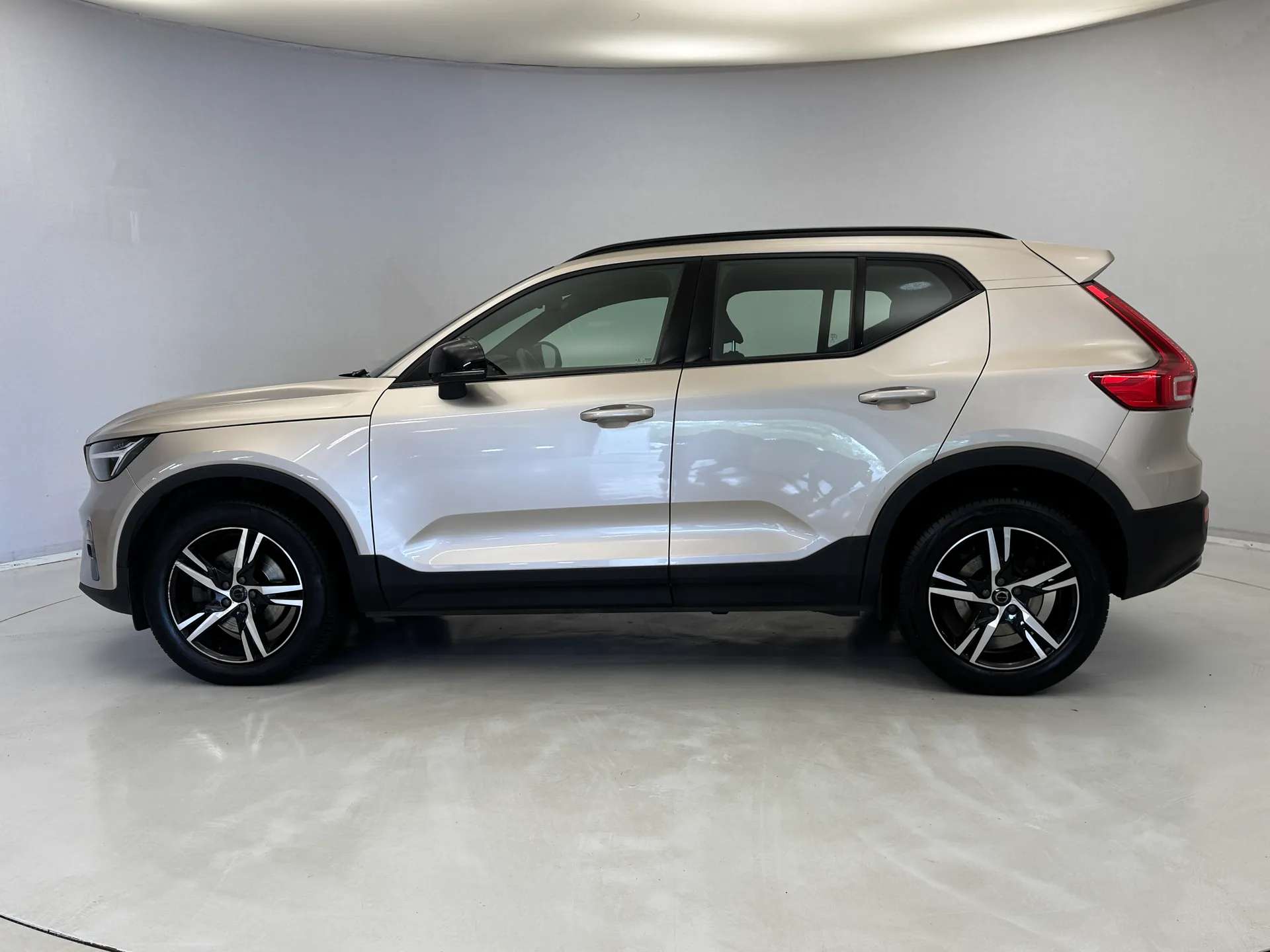 2022 VOLVO XC40 2022 VOLVO XC40