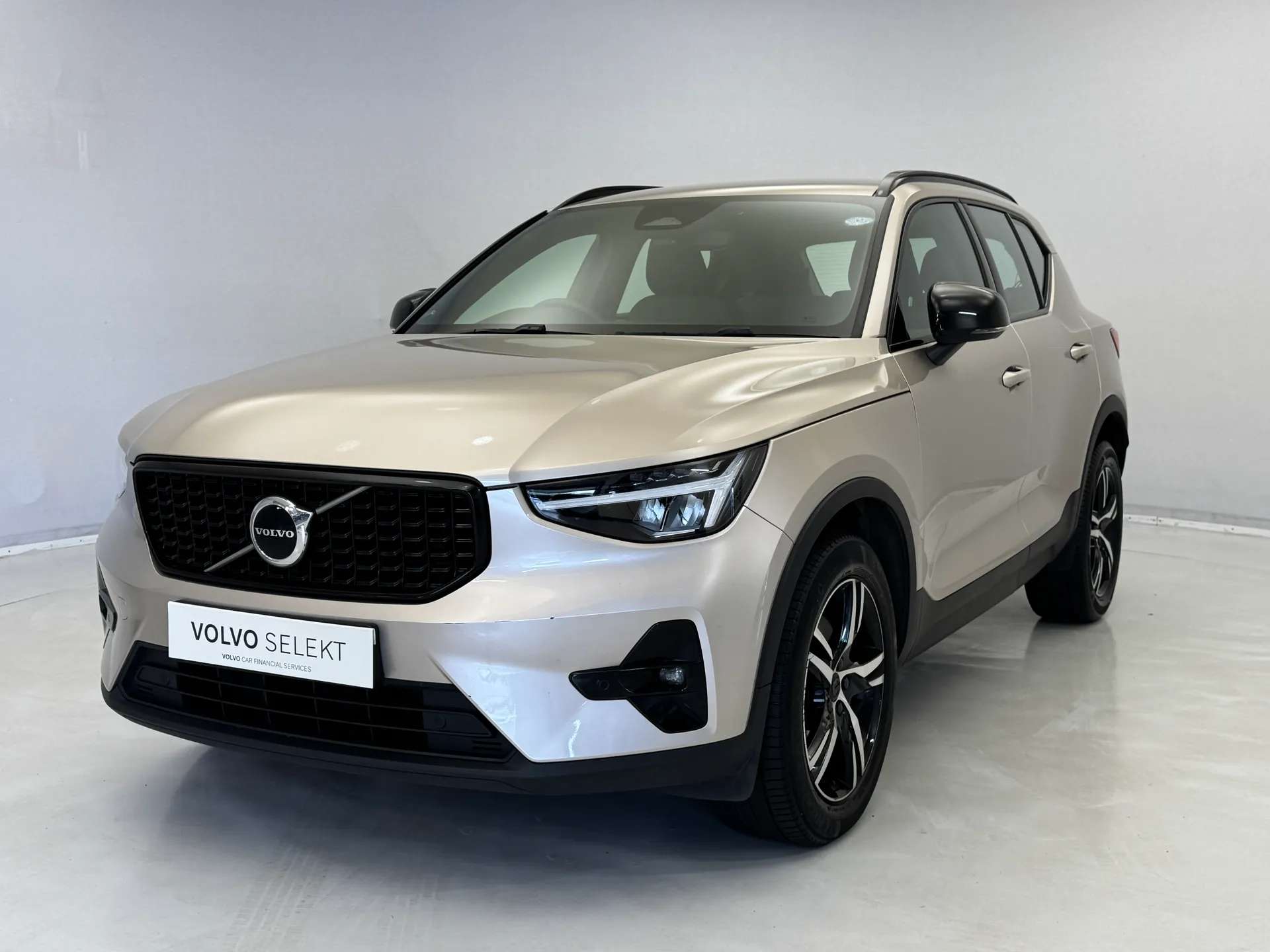 2022 VOLVO XC40 2022 VOLVO XC40