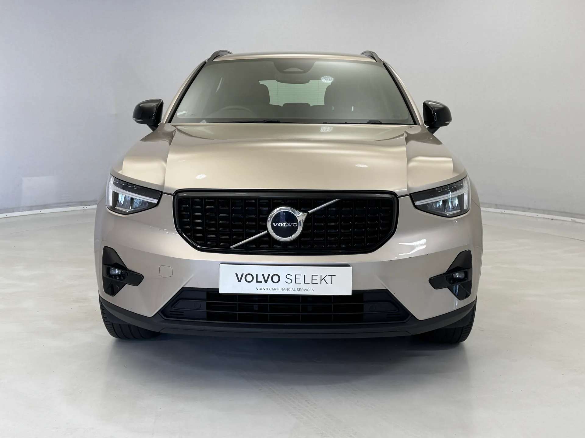 2022 VOLVO XC40 2022 VOLVO XC40