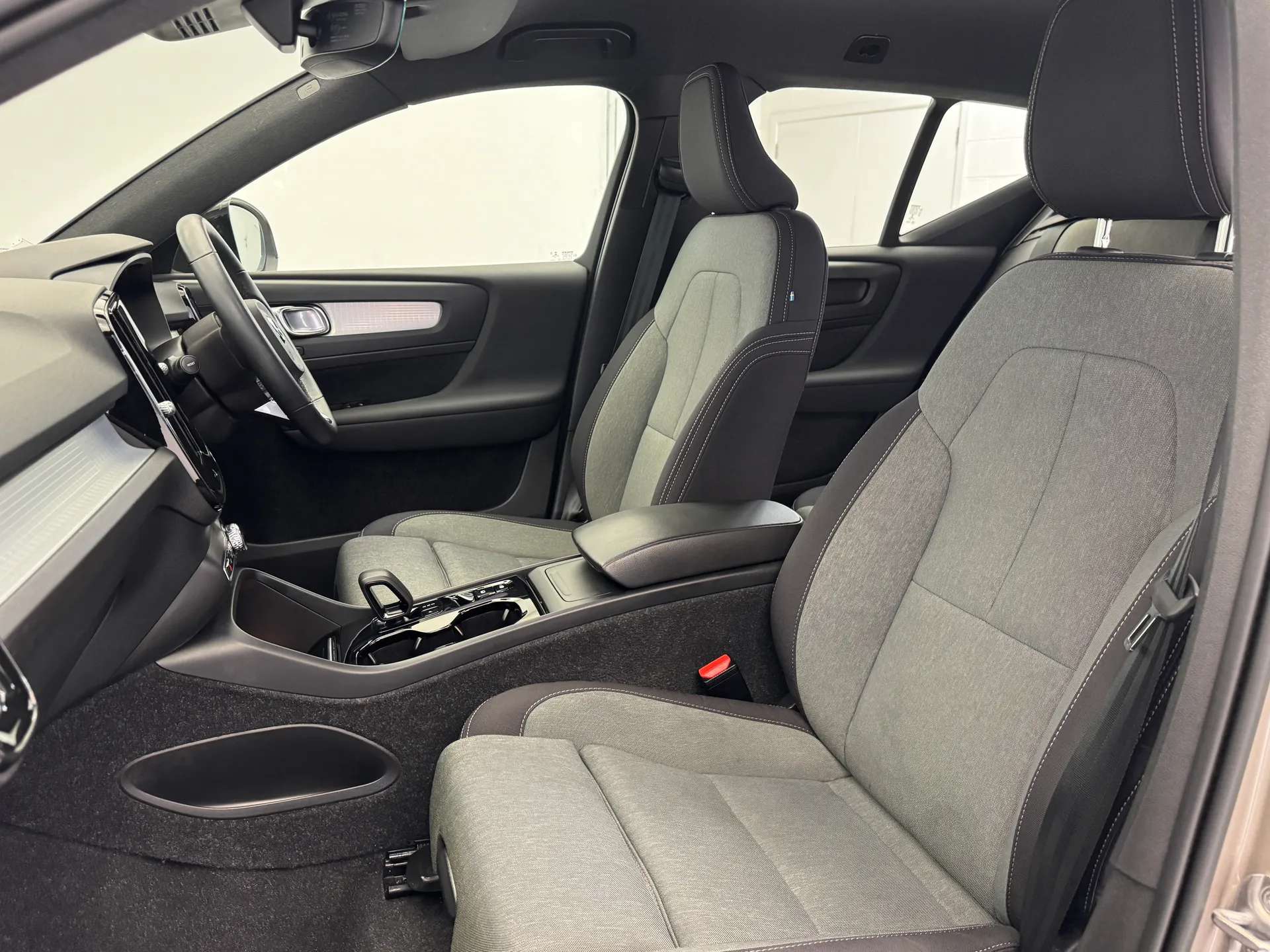 2022 VOLVO XC40 2022 VOLVO XC40