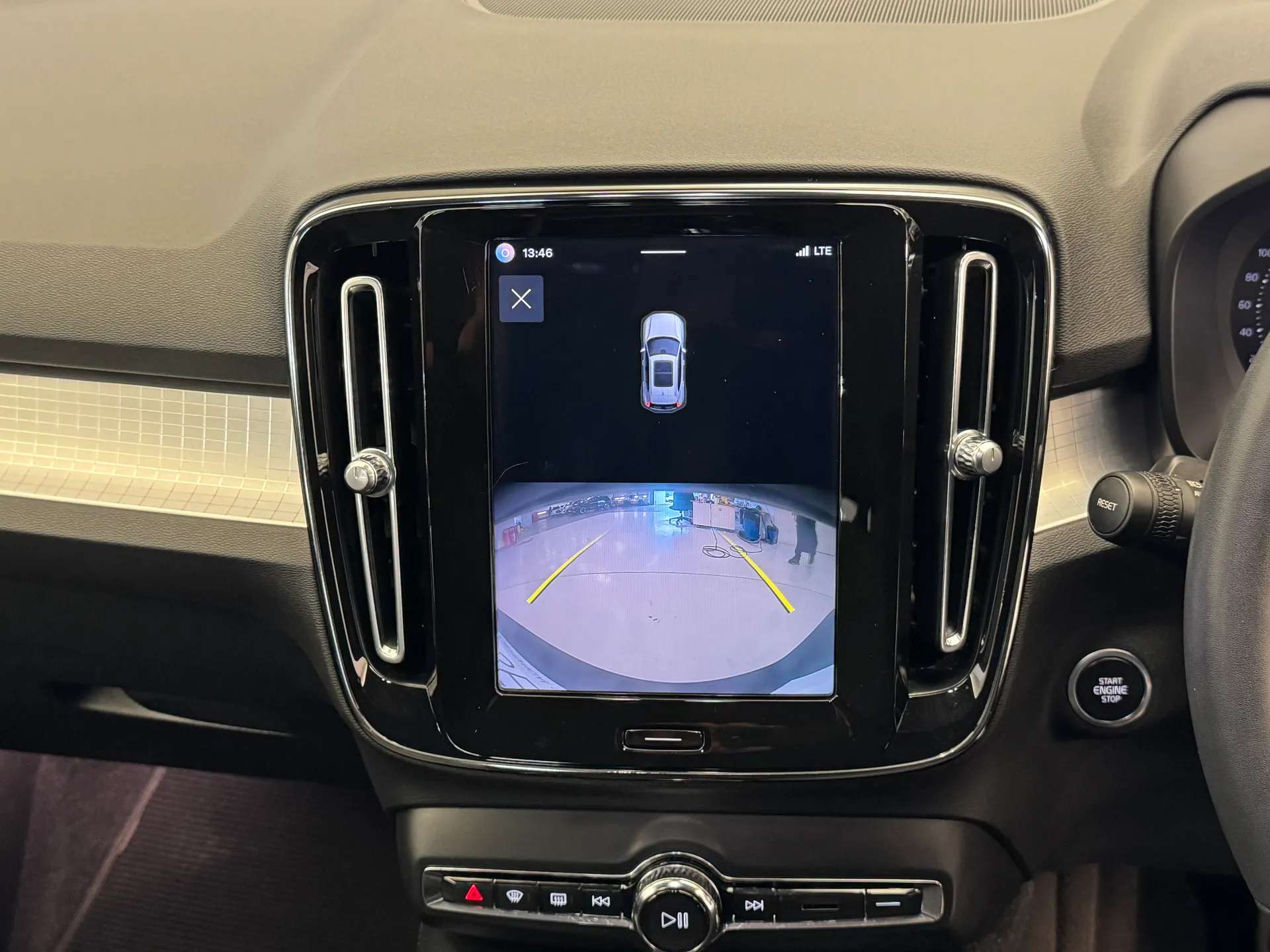 2022 VOLVO XC40 2022 VOLVO XC40