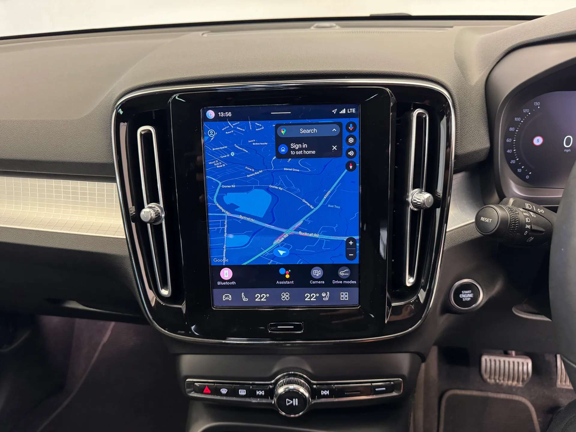 2022 VOLVO XC40 2022 VOLVO XC40
