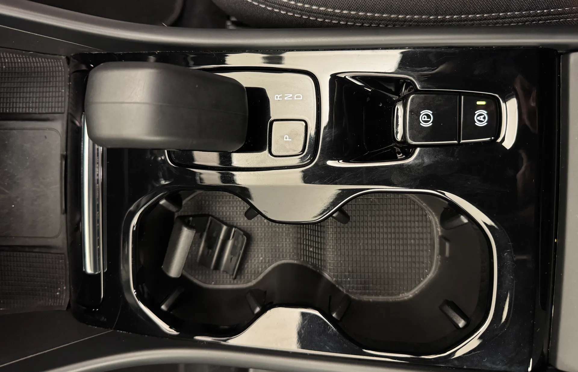 2022 VOLVO XC40 2022 VOLVO XC40