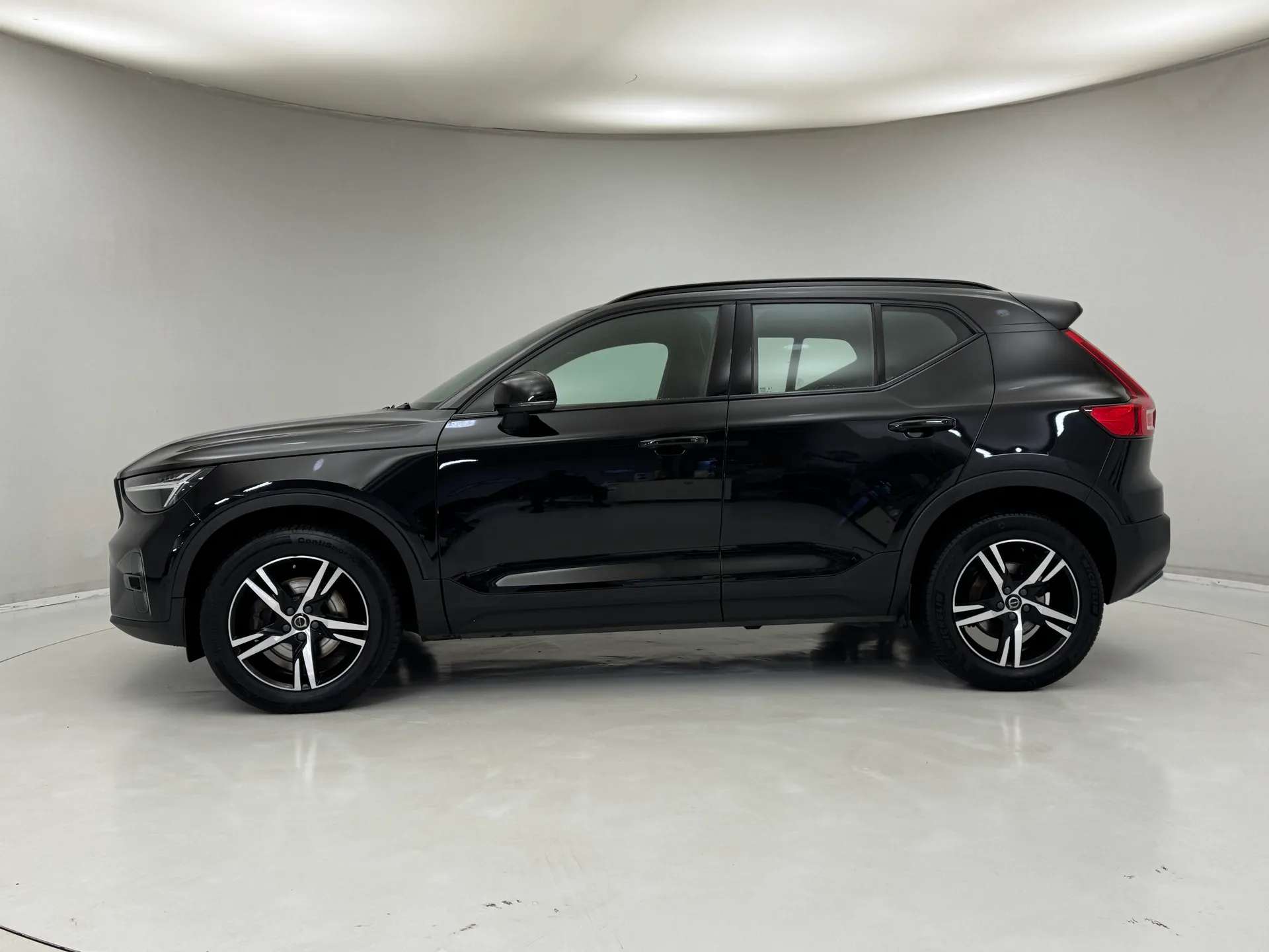 2023 VOLVO XC40 2023 VOLVO XC40