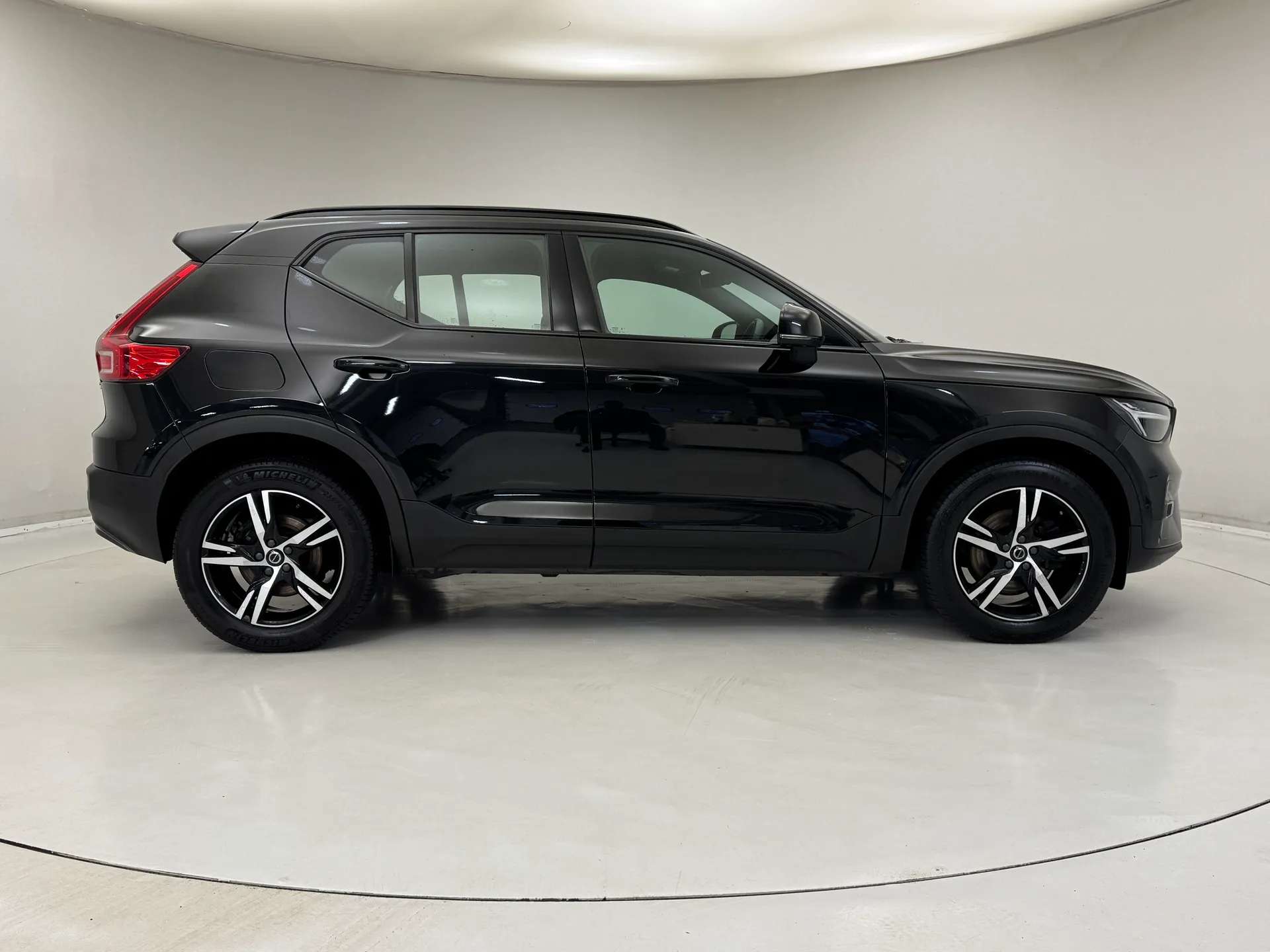 2023 VOLVO XC40 2023 VOLVO XC40