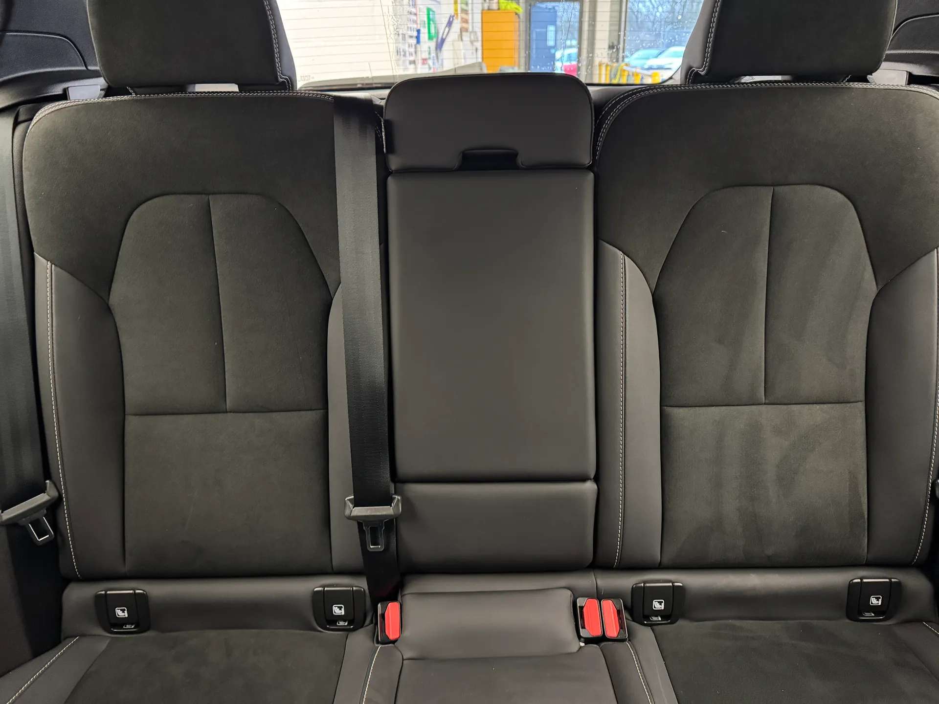 2023 VOLVO XC40 2023 VOLVO XC40