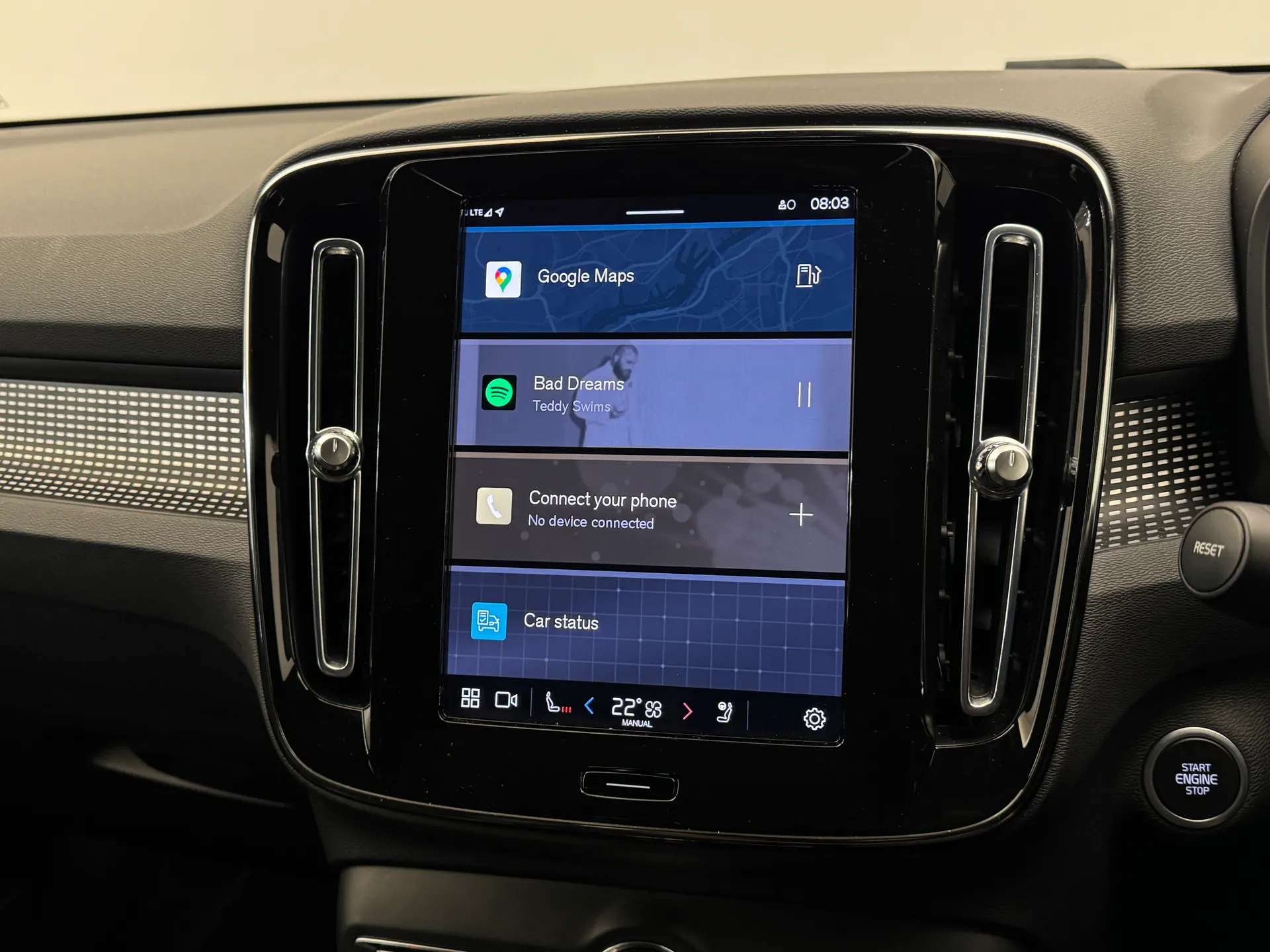 2023 VOLVO XC40 2023 VOLVO XC40