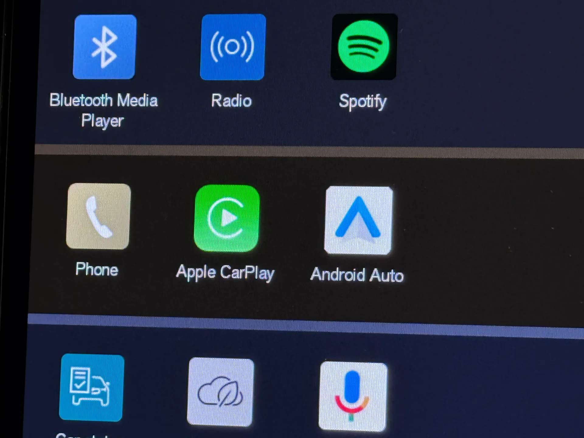 2023 VOLVO XC40 2023 VOLVO XC40