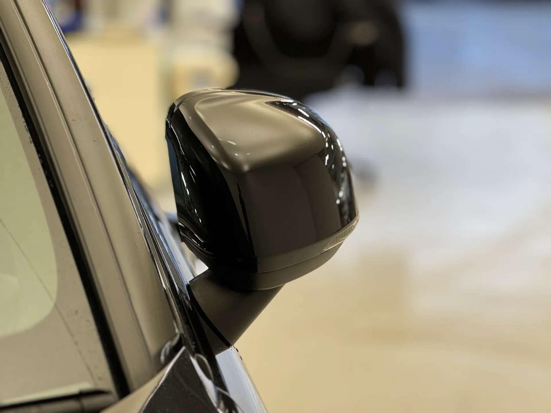 2023 VOLVO XC40 2023 VOLVO XC40