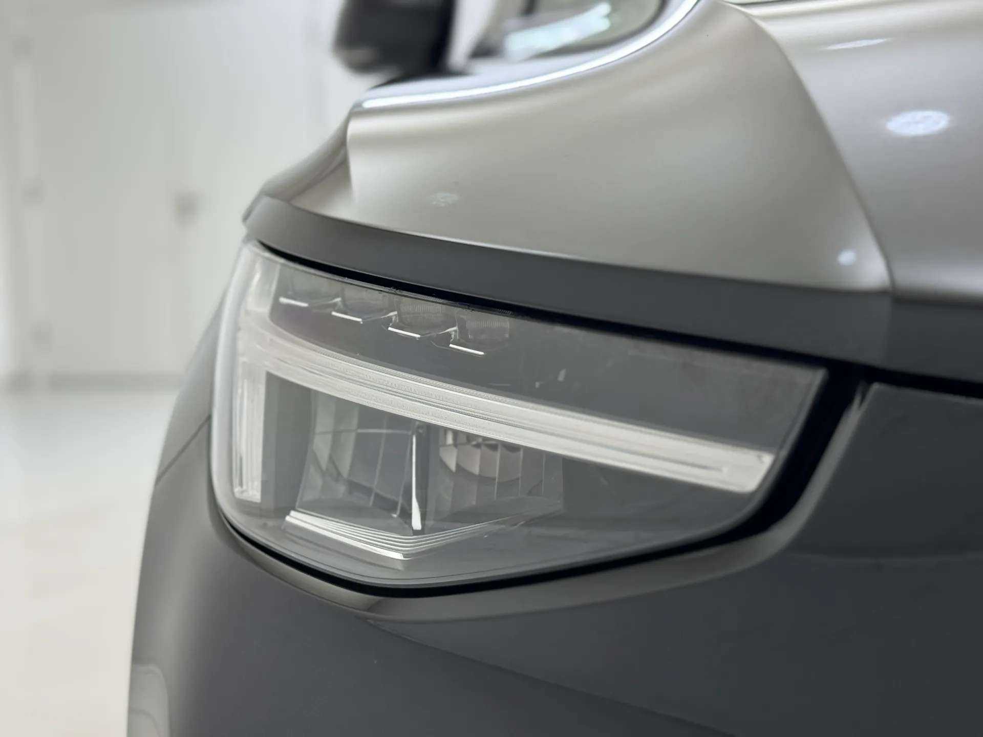 2023 VOLVO XC40 2023 VOLVO XC40