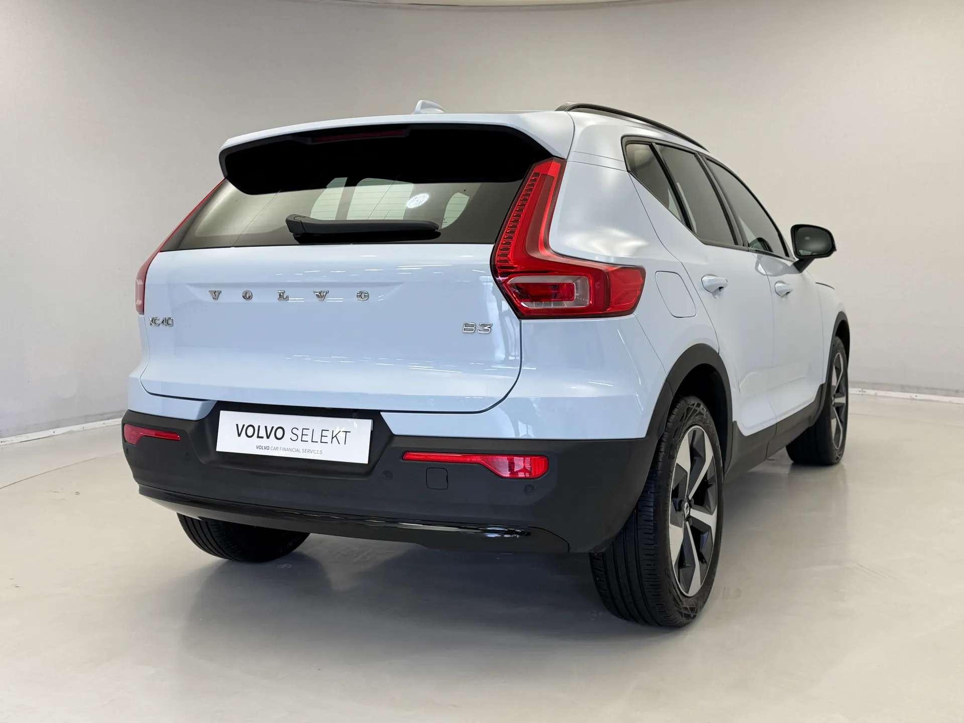 2024 VOLVO XC40 2024 VOLVO XC40