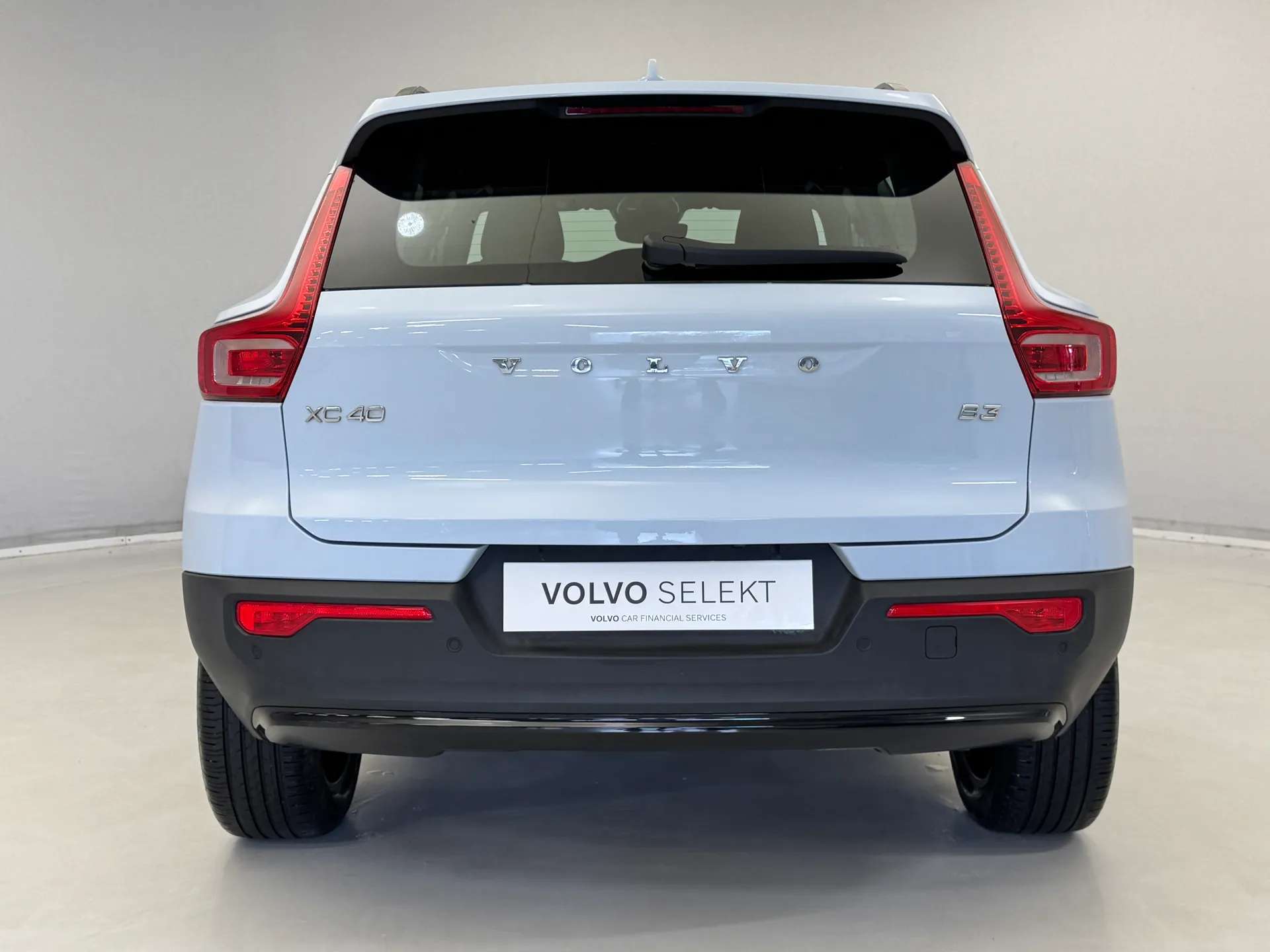 2024 VOLVO XC40 2024 VOLVO XC40