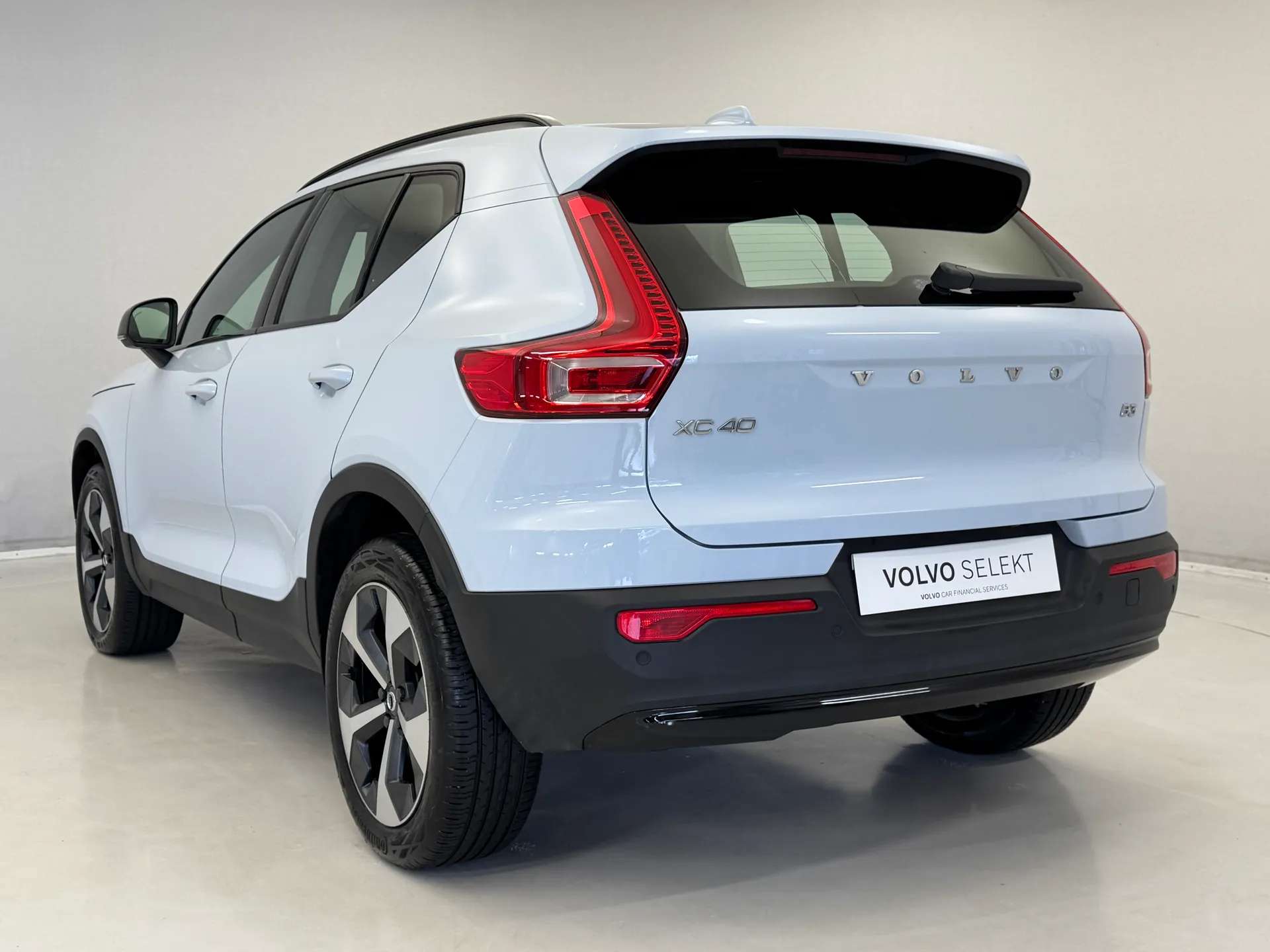 2024 VOLVO XC40 2024 VOLVO XC40