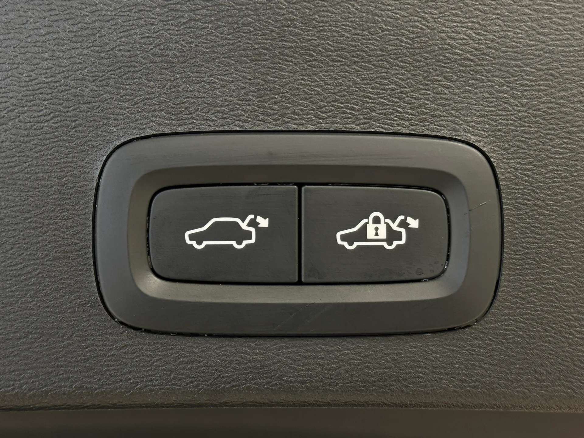 2024 VOLVO XC40 2024 VOLVO XC40