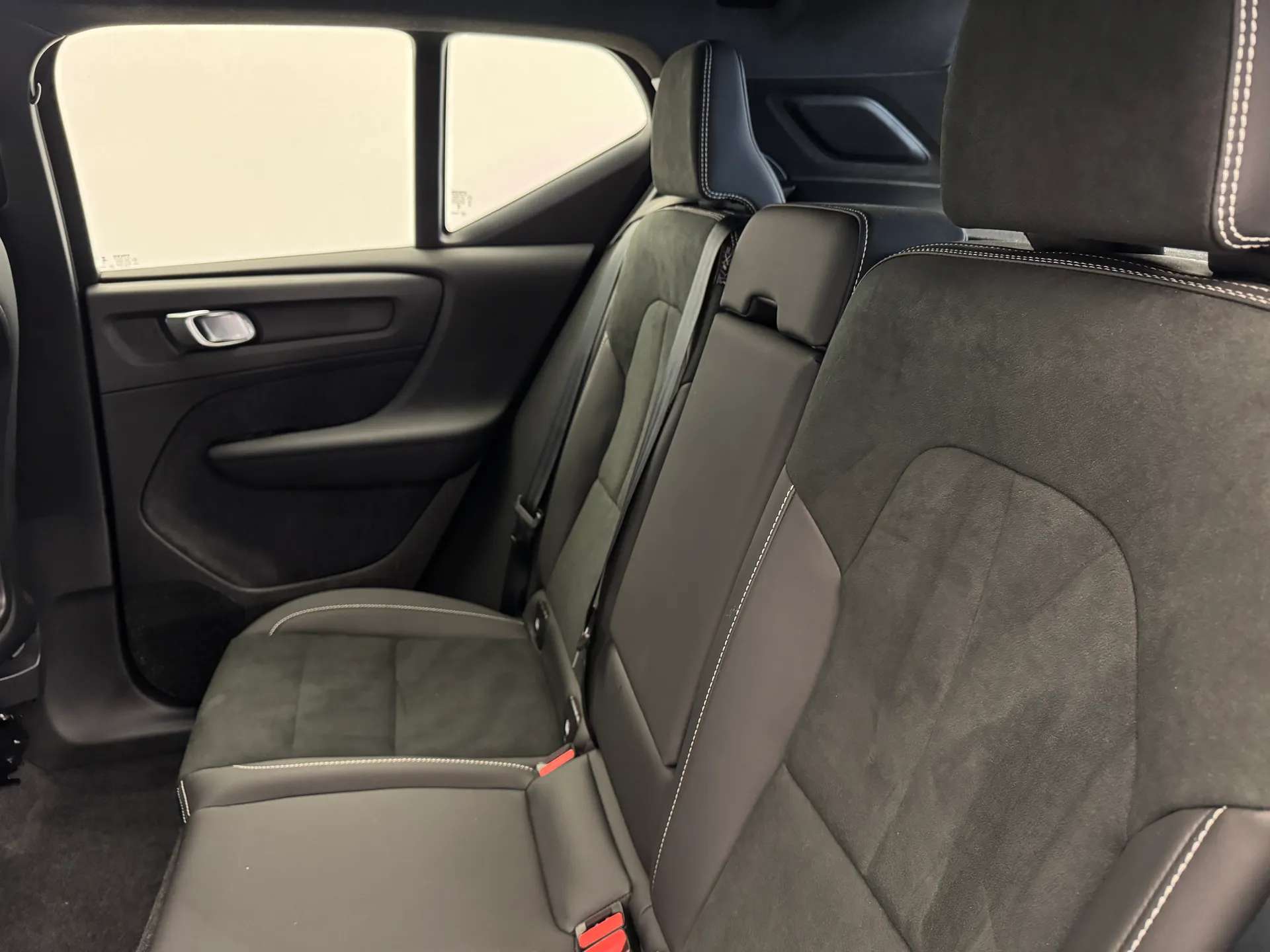 2024 VOLVO XC40 2024 VOLVO XC40