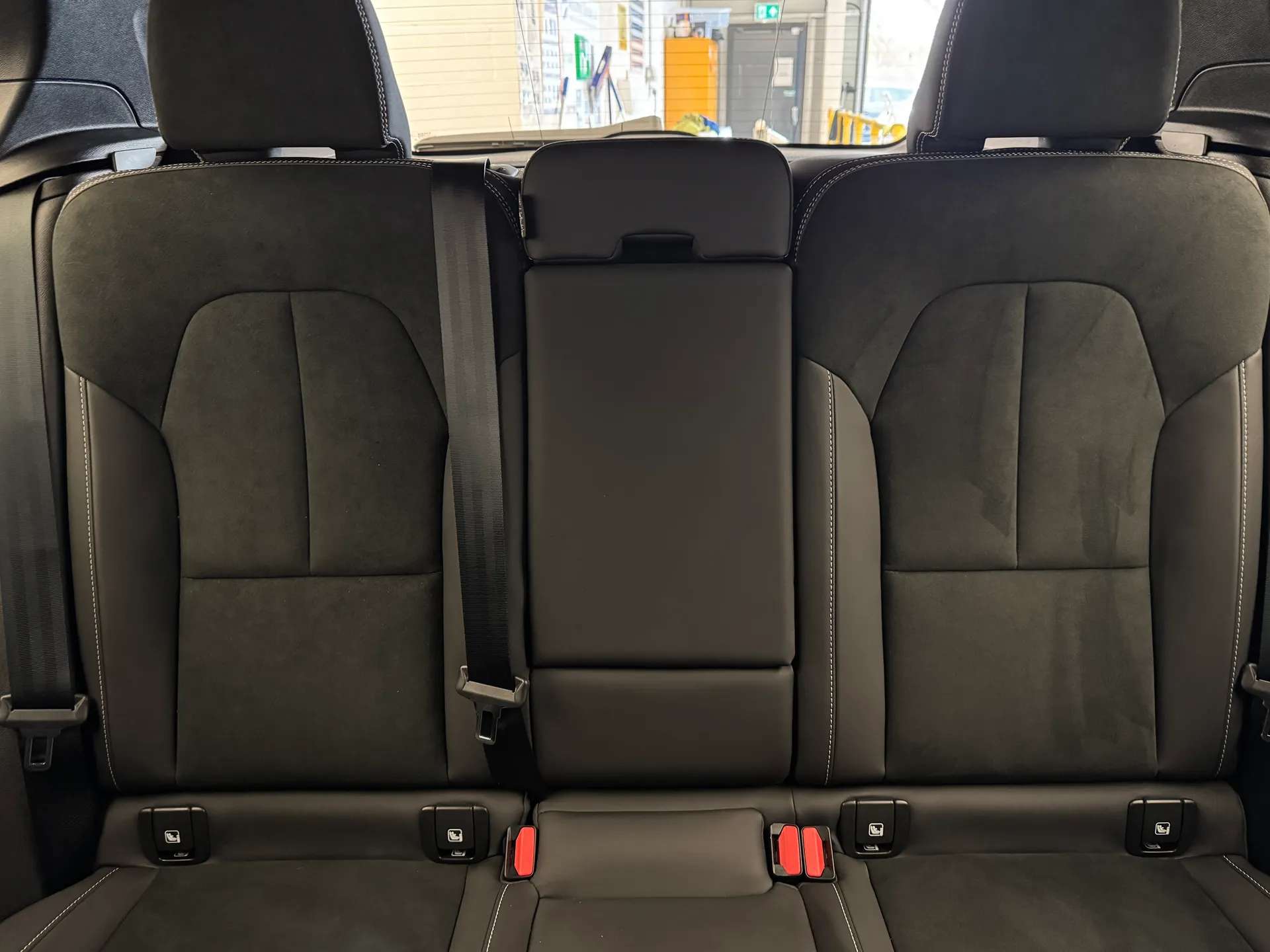 2024 VOLVO XC40 2024 VOLVO XC40