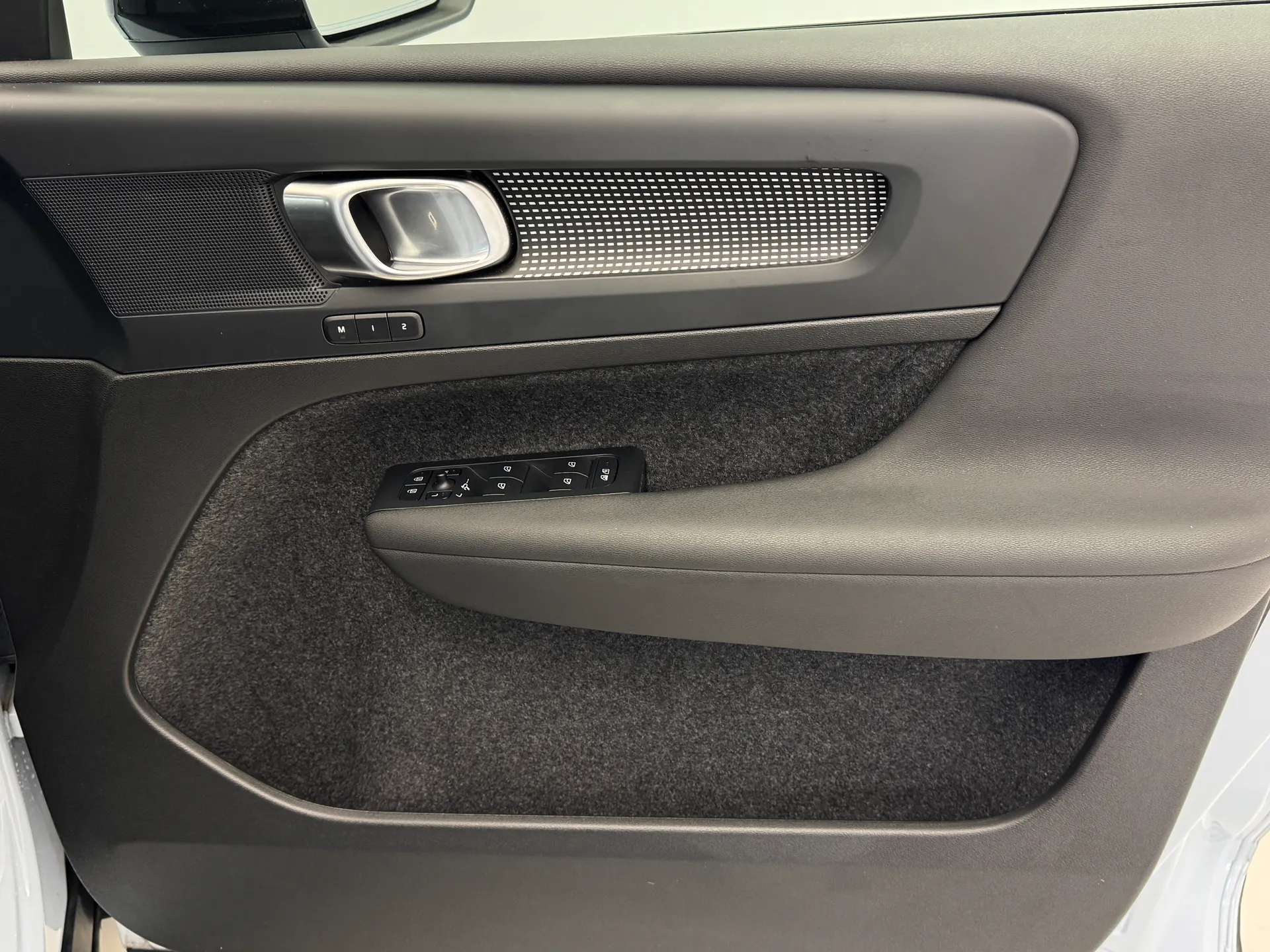 2024 VOLVO XC40 2024 VOLVO XC40