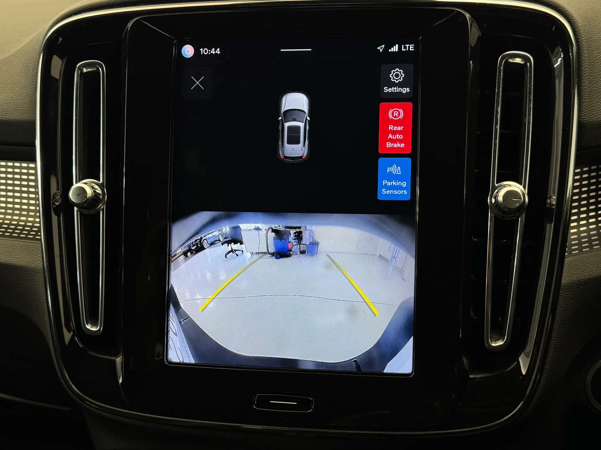 2024 VOLVO XC40 2024 VOLVO XC40