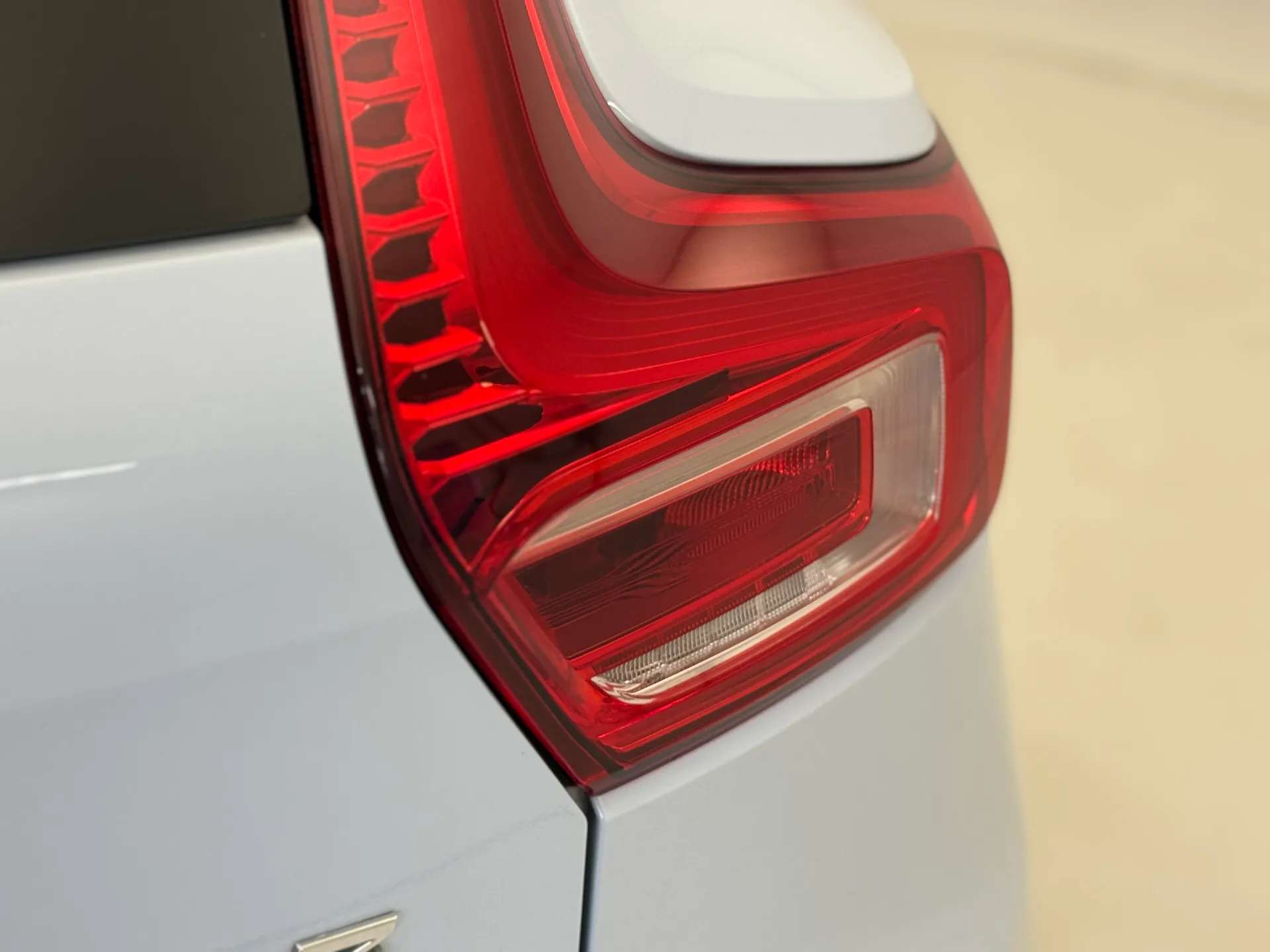 2024 VOLVO XC40 2024 VOLVO XC40