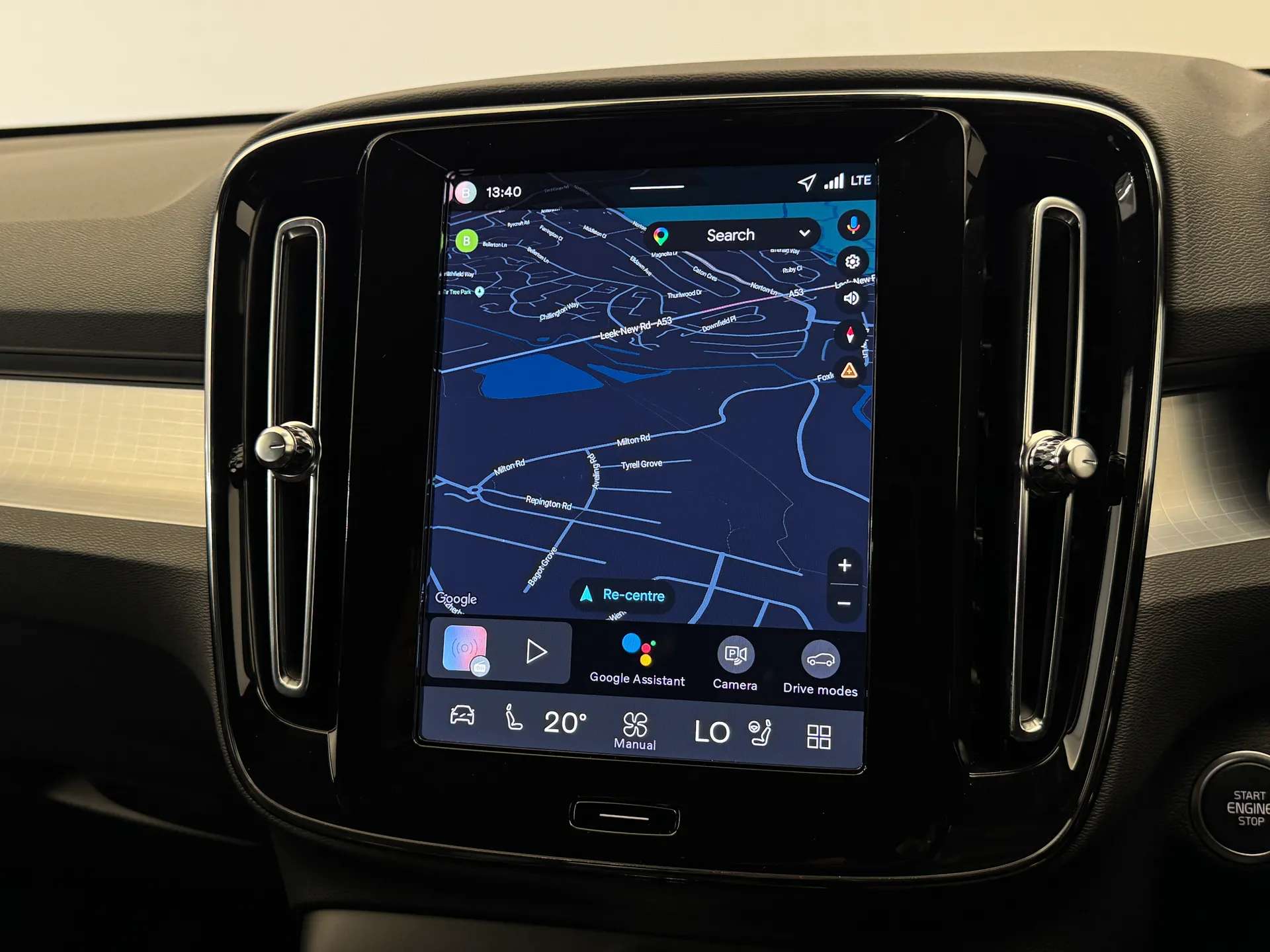 2025 VOLVO XC40 2025 VOLVO XC40