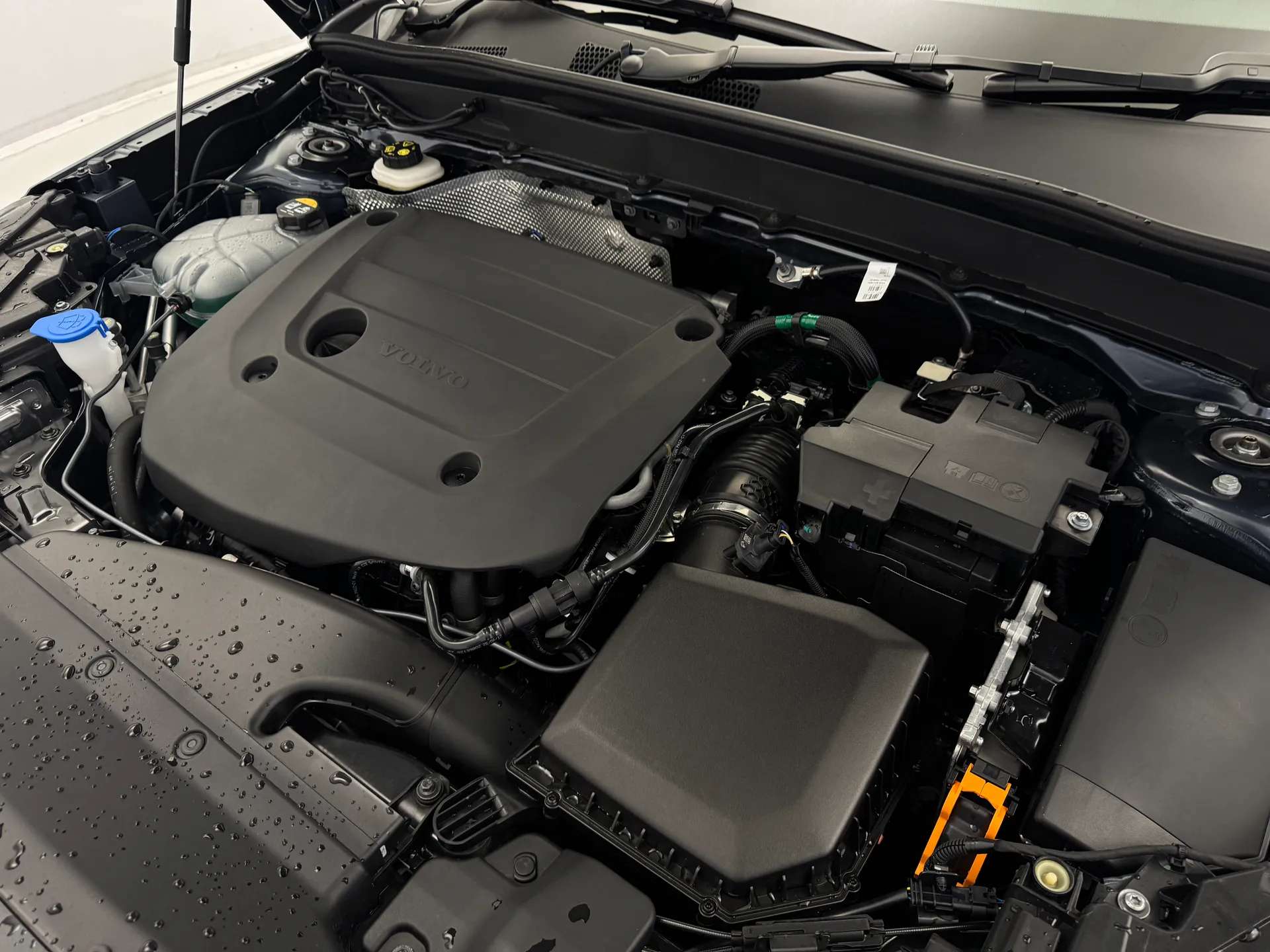 2025 VOLVO XC40 2025 VOLVO XC40