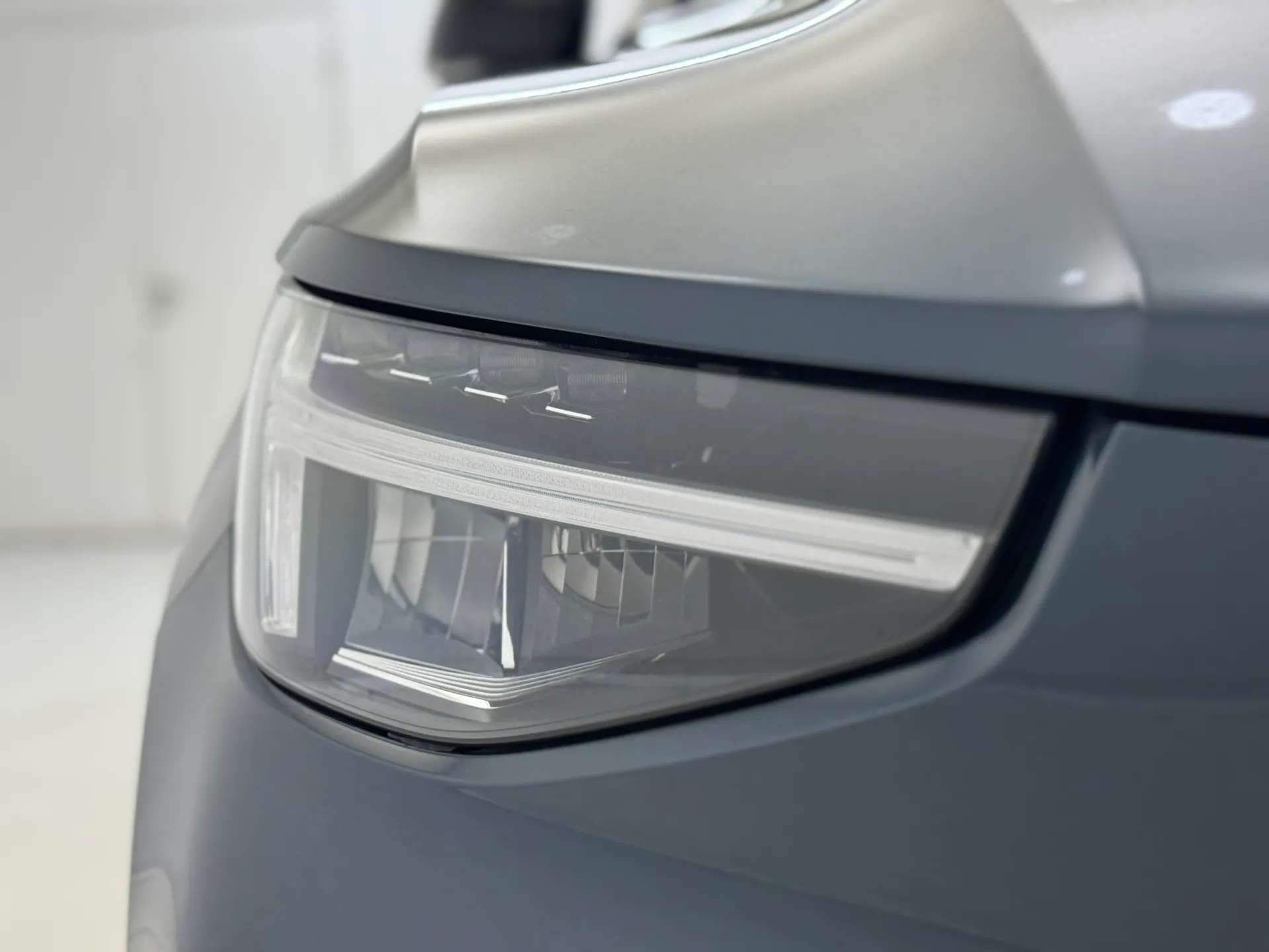 2025 VOLVO XC40 2025 VOLVO XC40