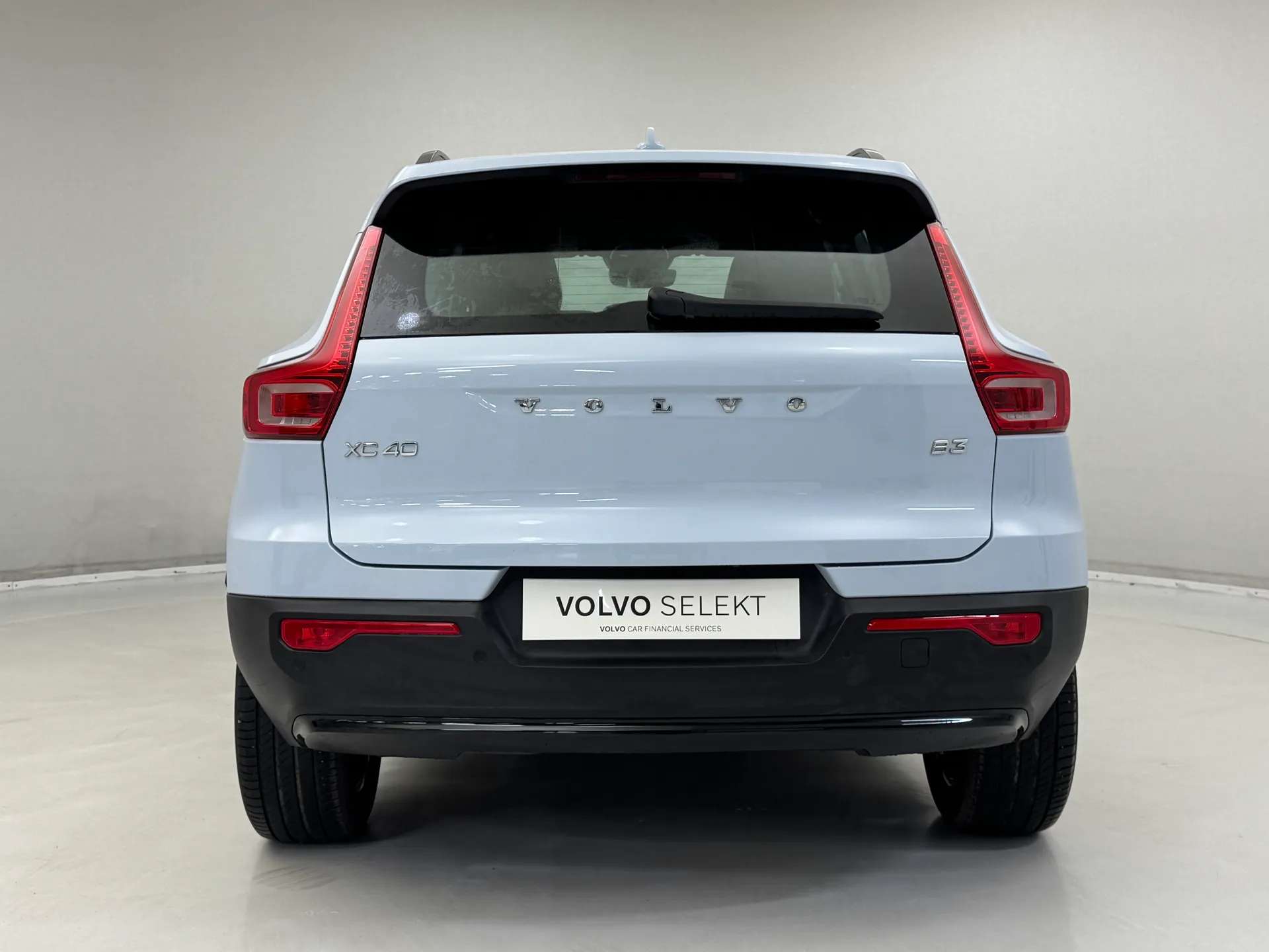2023 VOLVO XC40 2023 VOLVO XC40