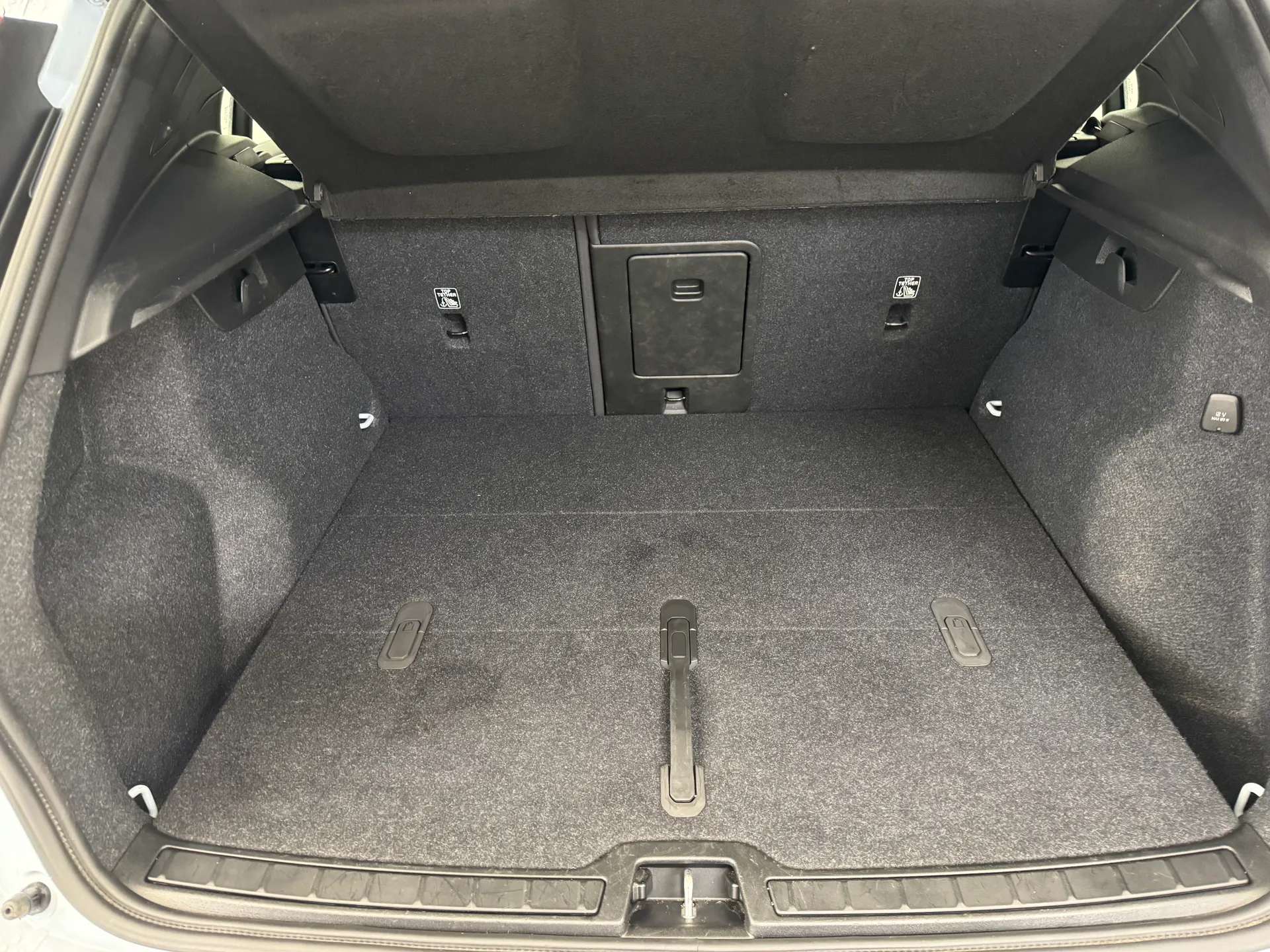 2023 VOLVO XC40 2023 VOLVO XC40