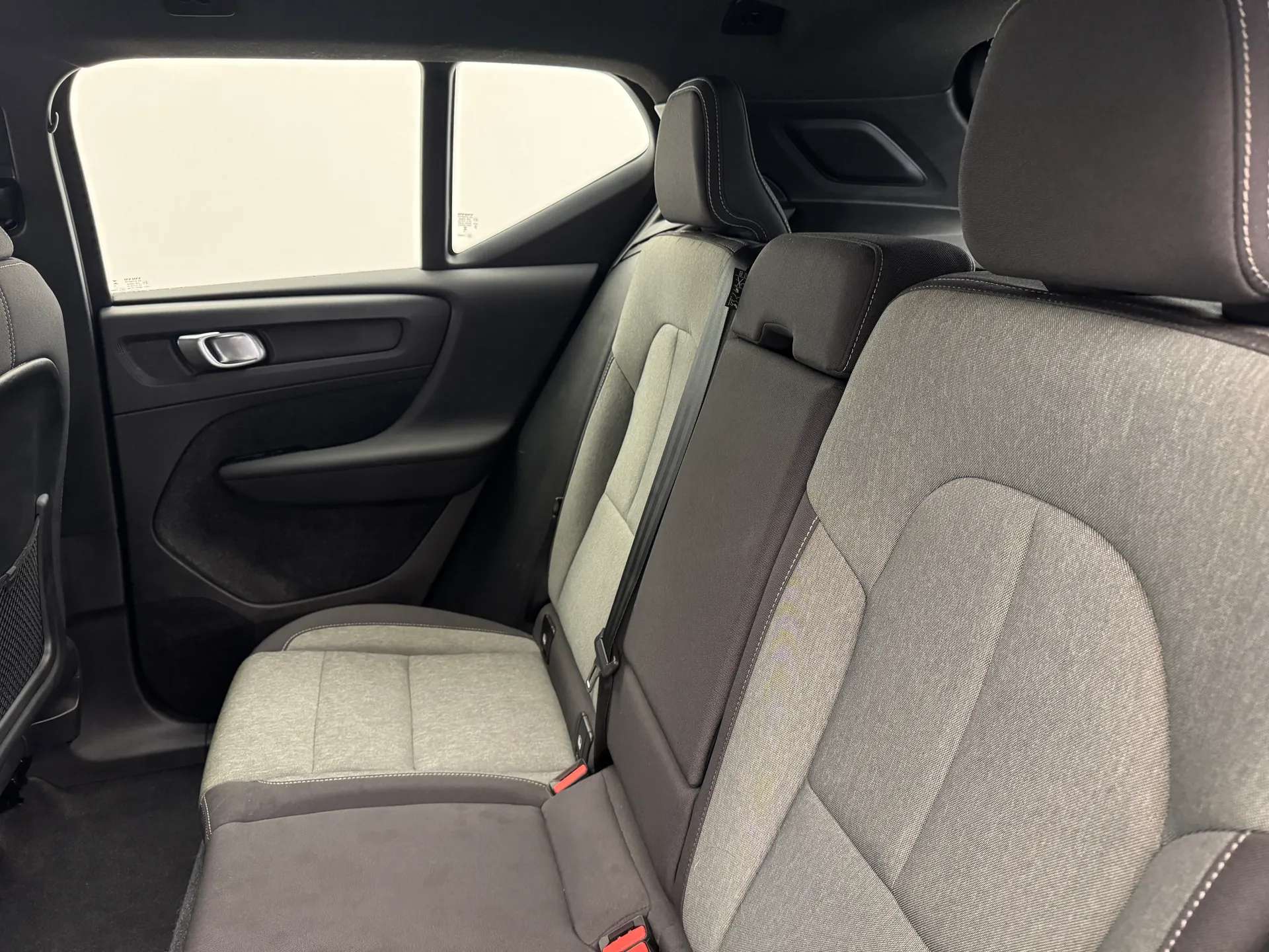 2023 VOLVO XC40 2023 VOLVO XC40