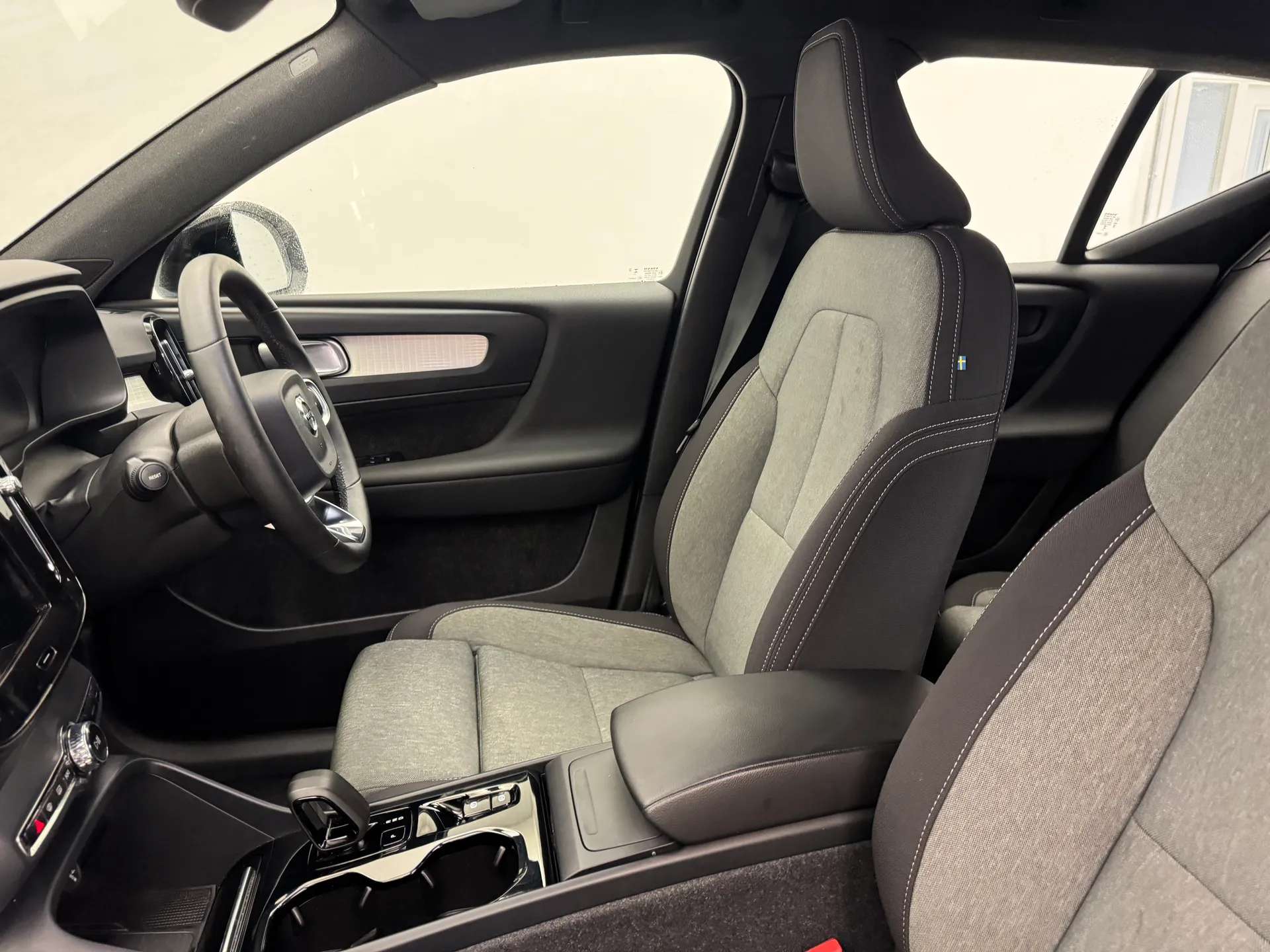 2023 VOLVO XC40 2023 VOLVO XC40