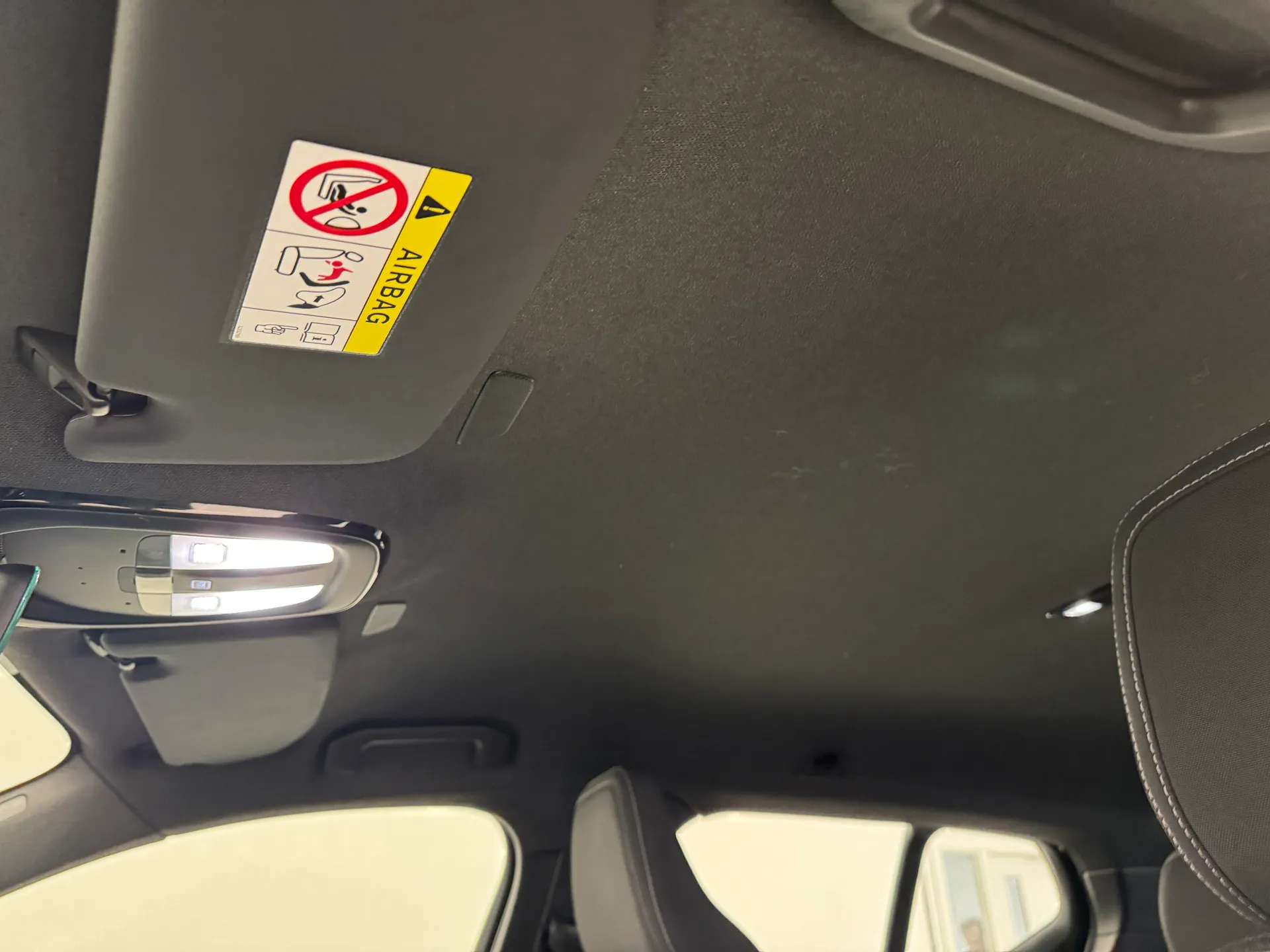 2023 VOLVO XC40 2023 VOLVO XC40