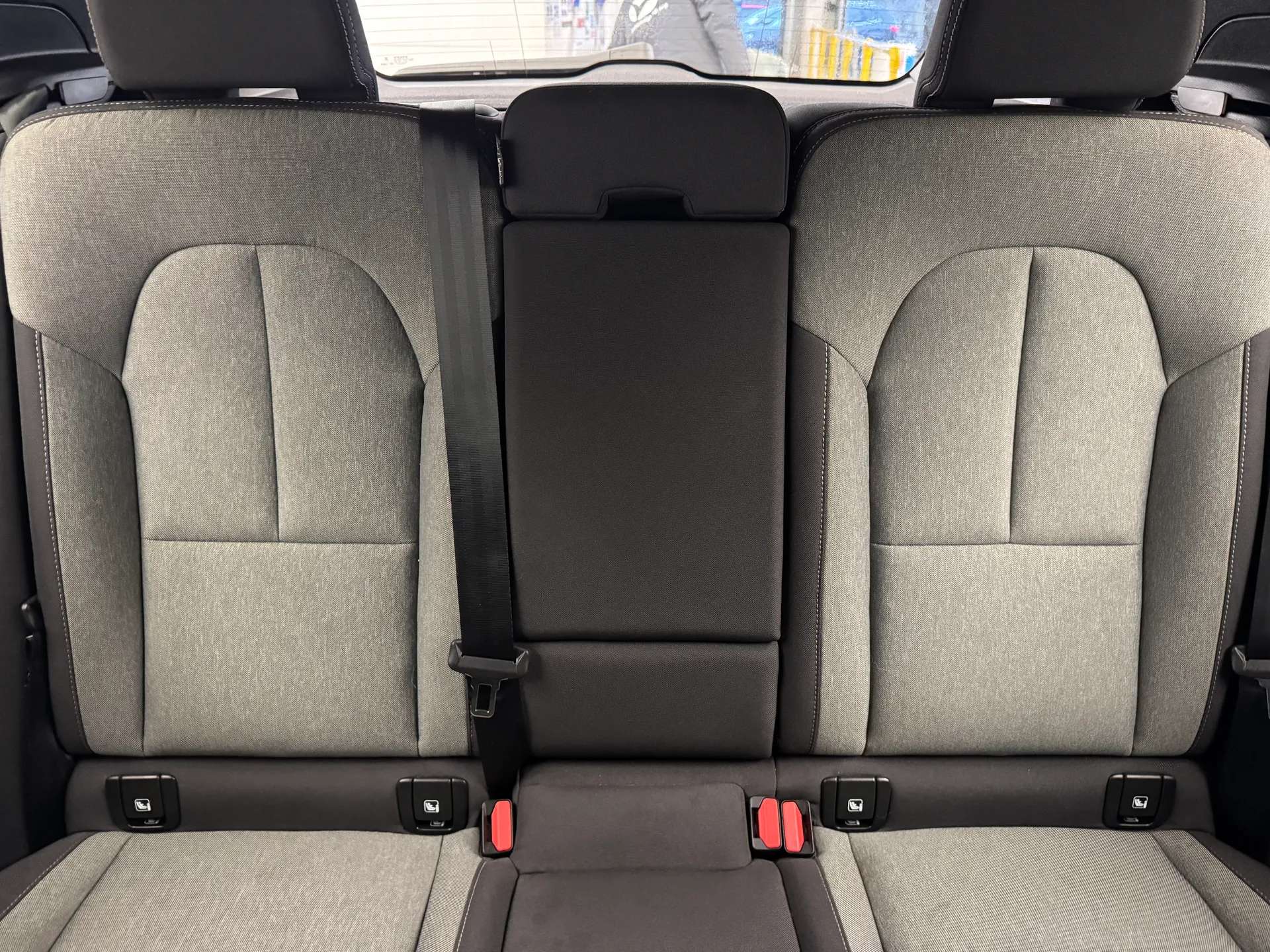 2023 VOLVO XC40 2023 VOLVO XC40