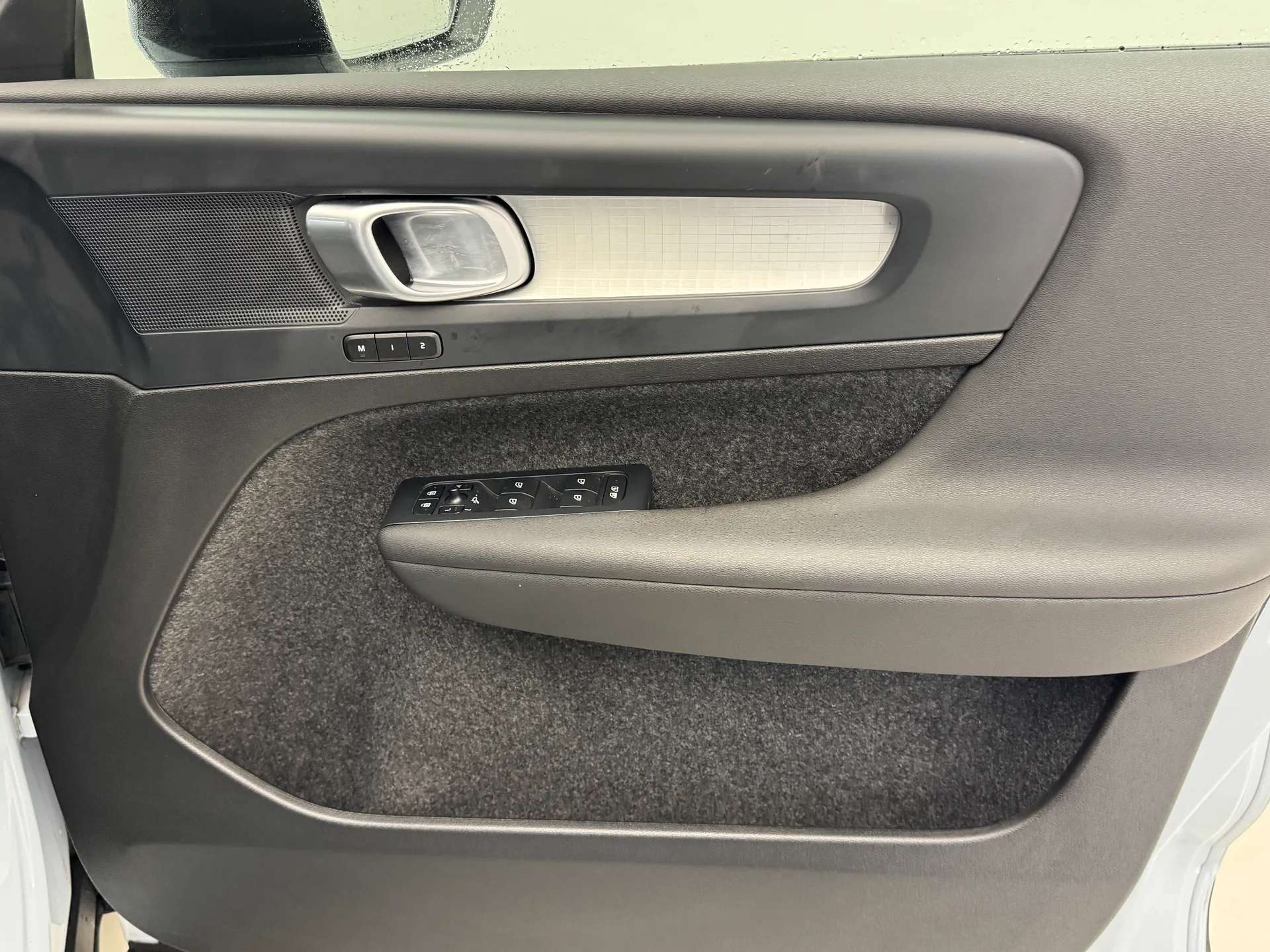 2023 VOLVO XC40 2023 VOLVO XC40