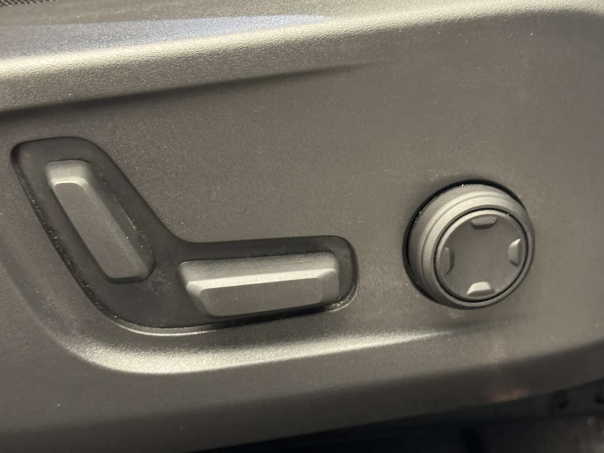 2023 VOLVO XC40 2023 VOLVO XC40