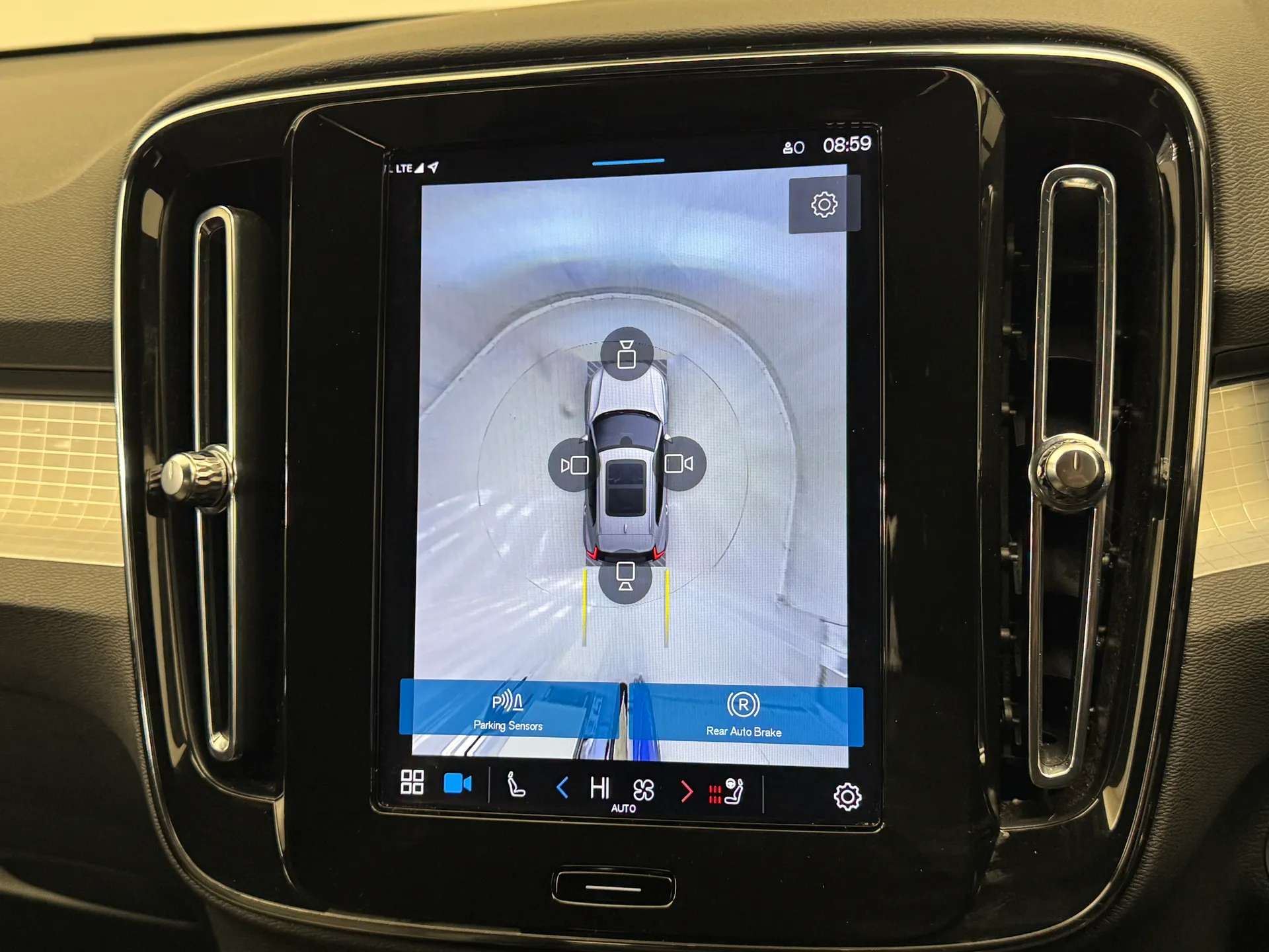 2023 VOLVO XC40 2023 VOLVO XC40