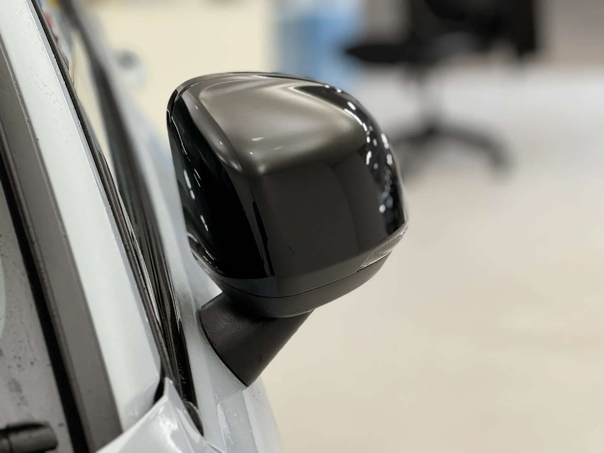 2023 VOLVO XC40 2023 VOLVO XC40