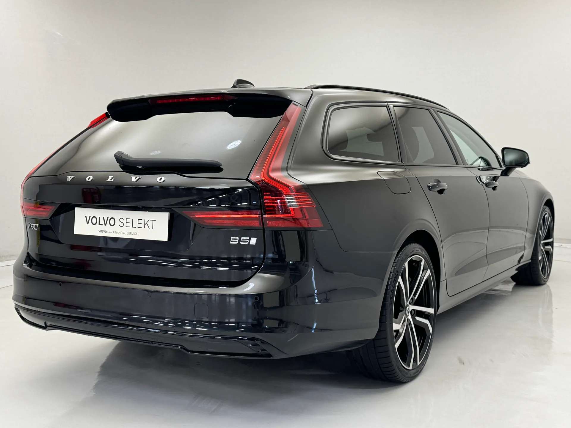 2023 VOLVO V90 2023 VOLVO V90