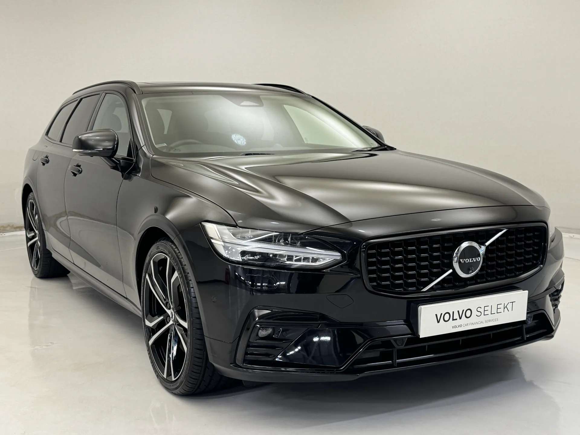 A 2023 VOLVO V90 2.0 B5P Ultimate Dark 5dr Auto A 2023 VOLVO V90 2.0 B5P Ultimate Dark 5dr Auto